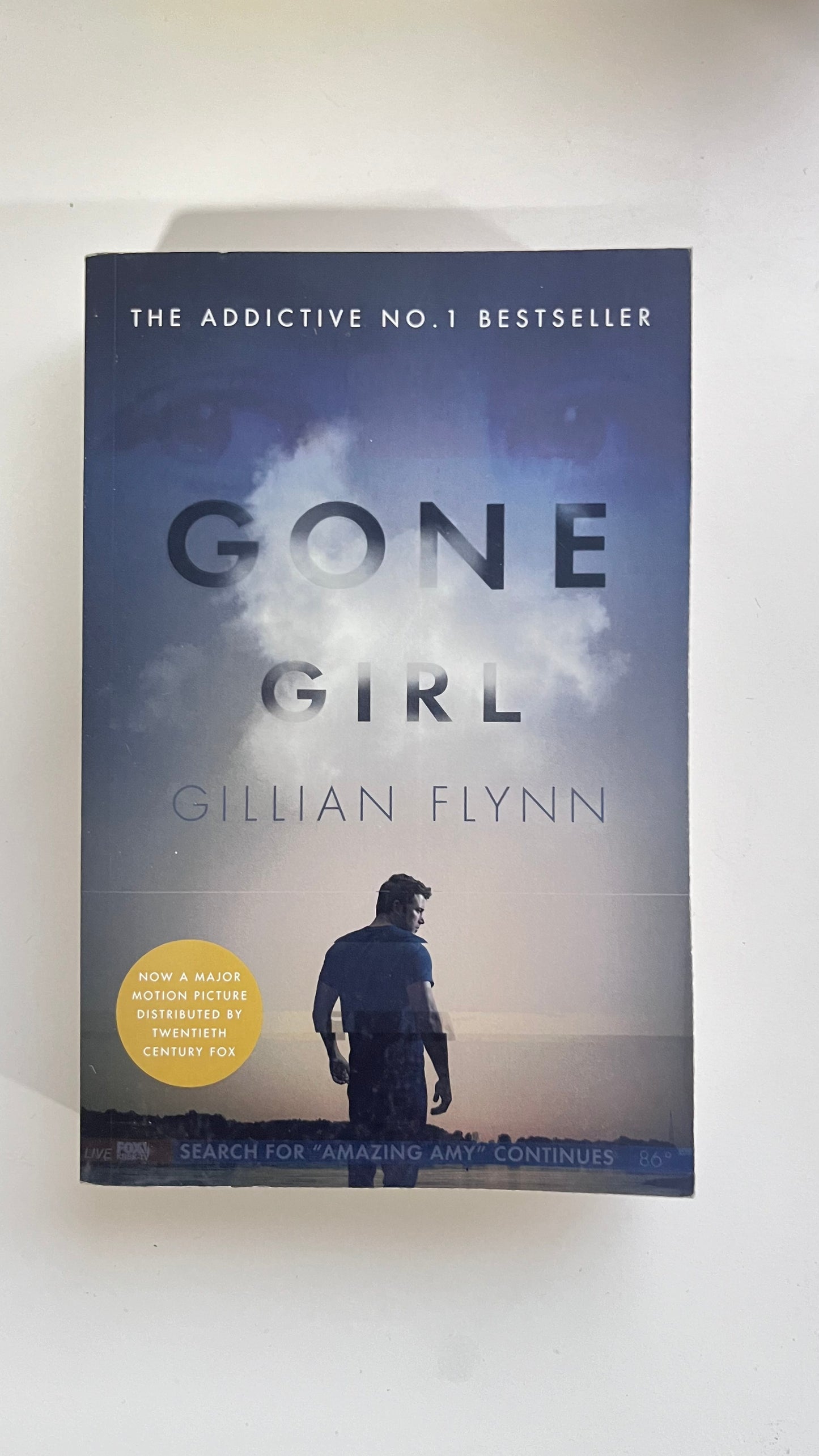 Gone girl by Gillian Flynn (Paperback)