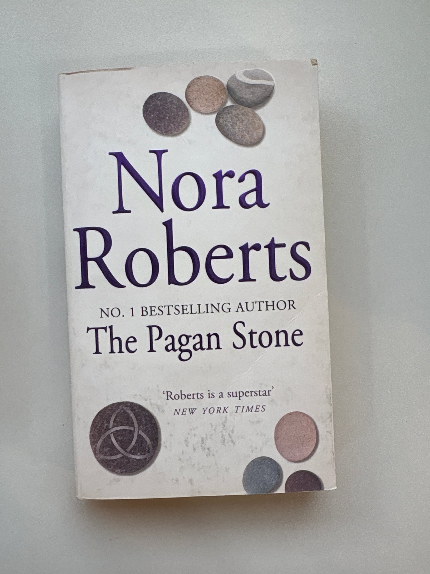 The Pagan Stone Nora Roberts (Paperback)