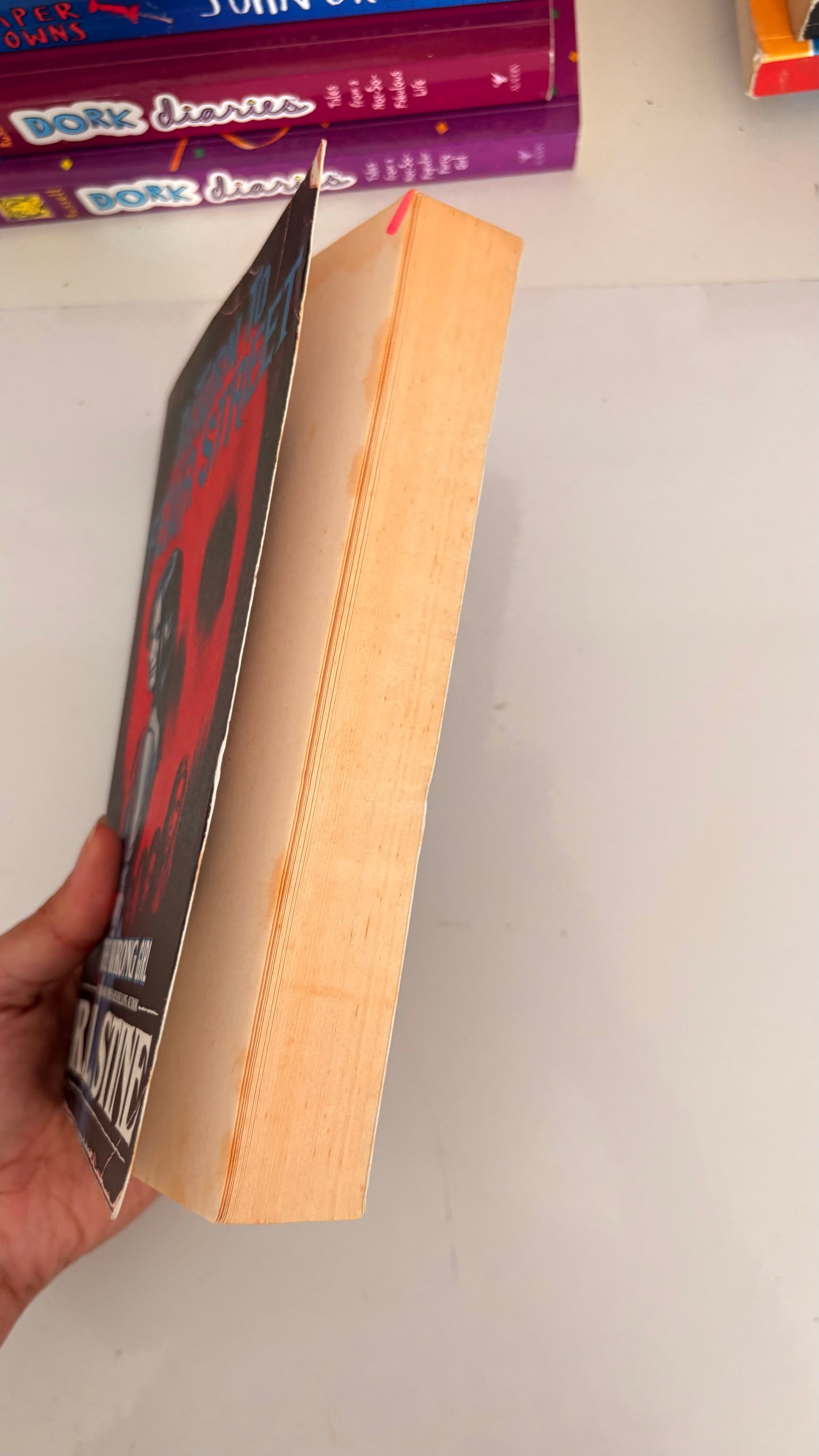 Return to fear street: The wrong girl by R.L. Stine (Paperback)