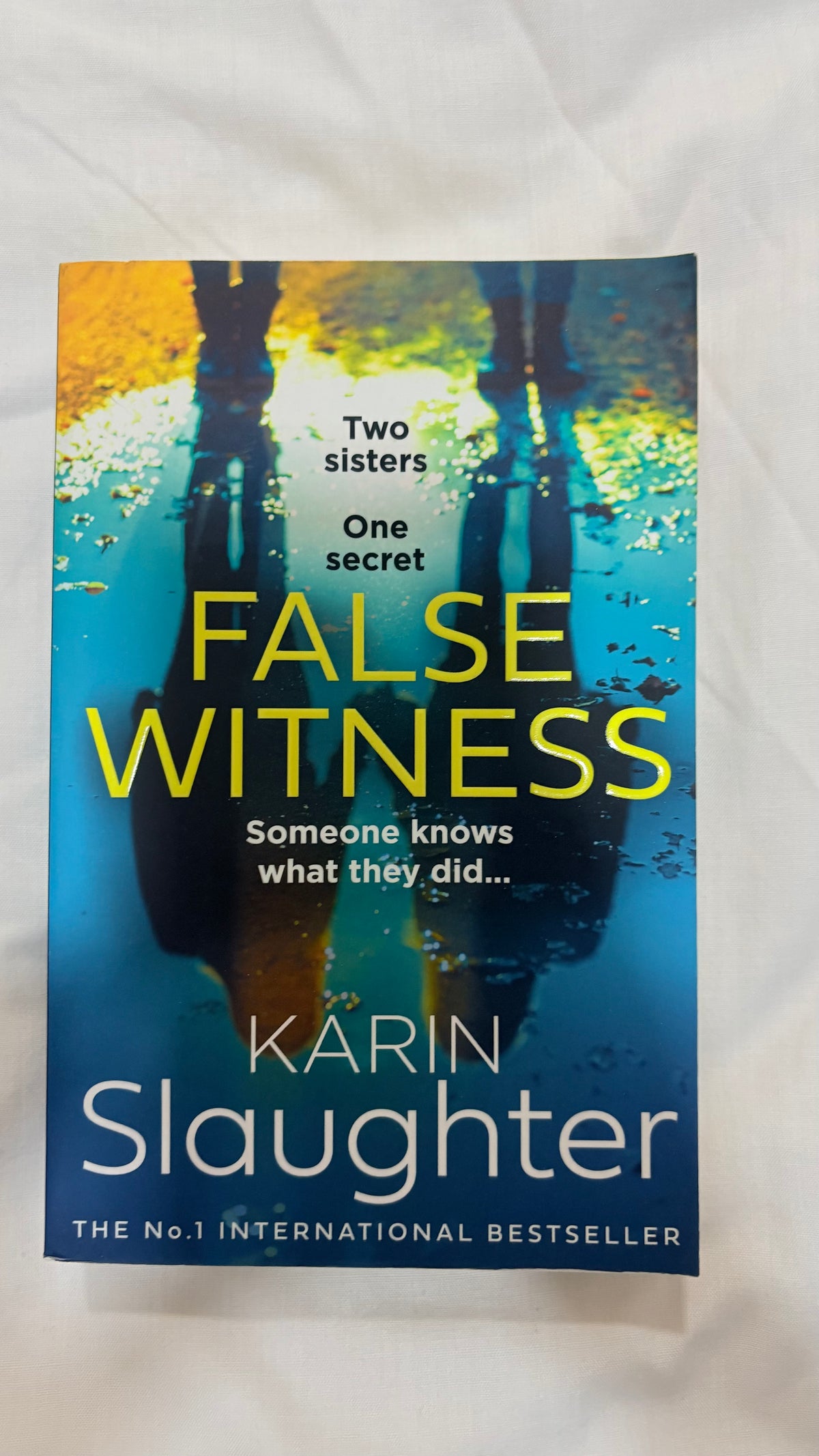 False witness by Karin Slaughter (Paperback)