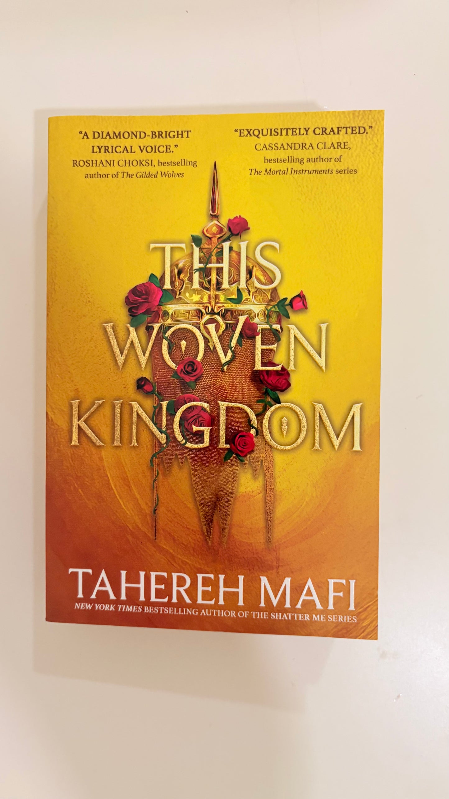This woven kingdom by Tahereh Mafi (Paperback)