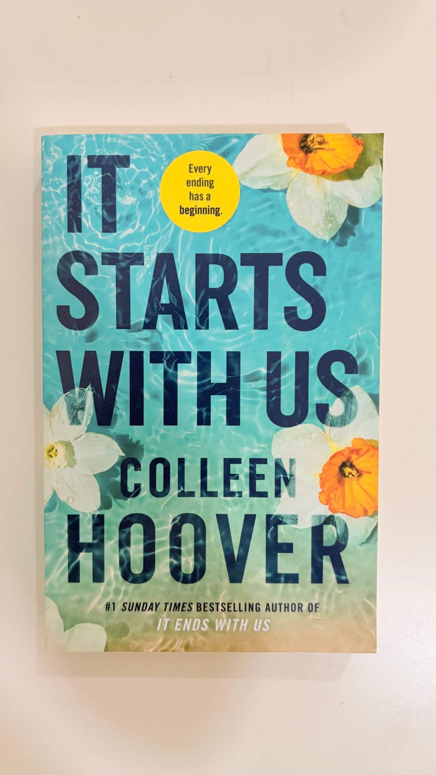 It starts with us by Colleen Hoover (Paperback)