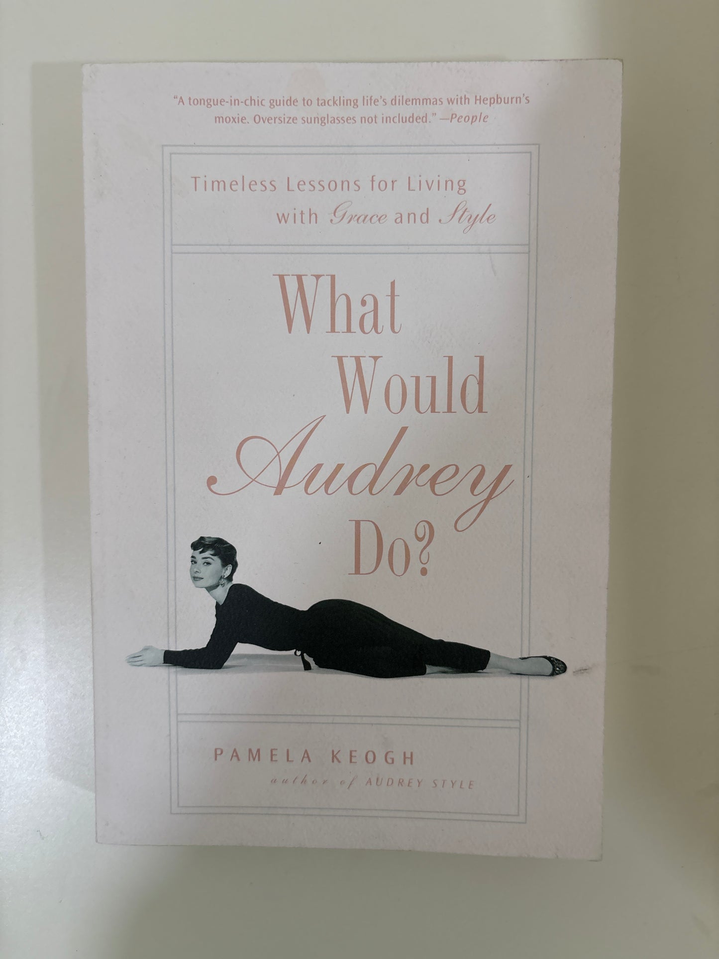 What would Audrey do? by Pamela Keogh (Paperback)