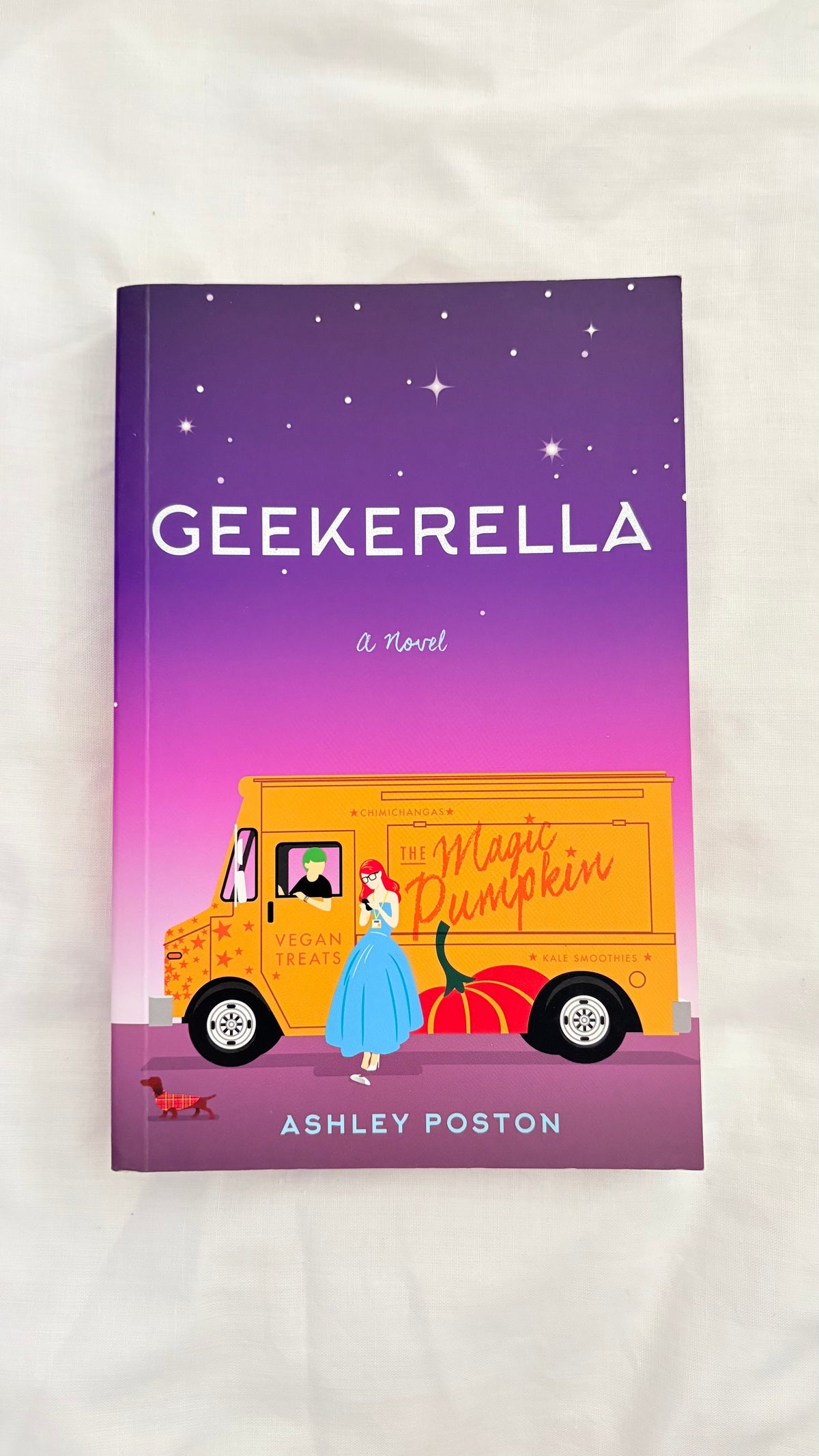The geekerella by Ashley Poston (Paperback)