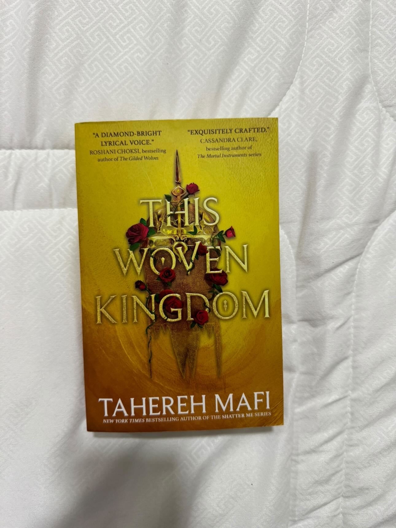 This woven kingdom by Tahereh Mafi (Paperback)