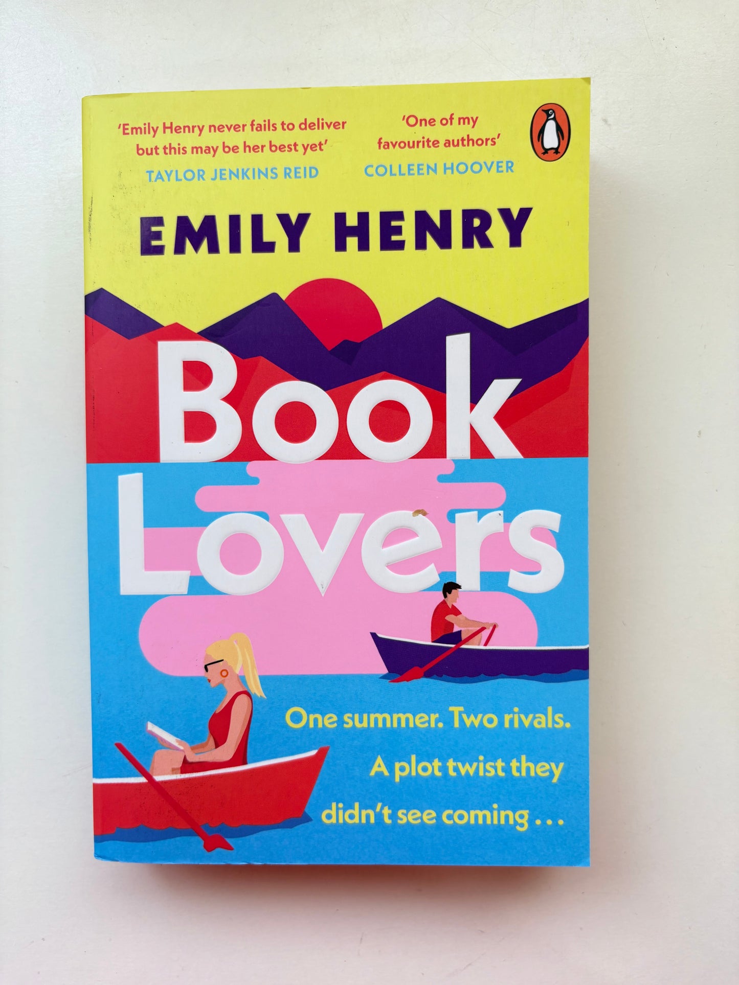 Book cover of 'Book Lovers' by Emily Henry on a white background
