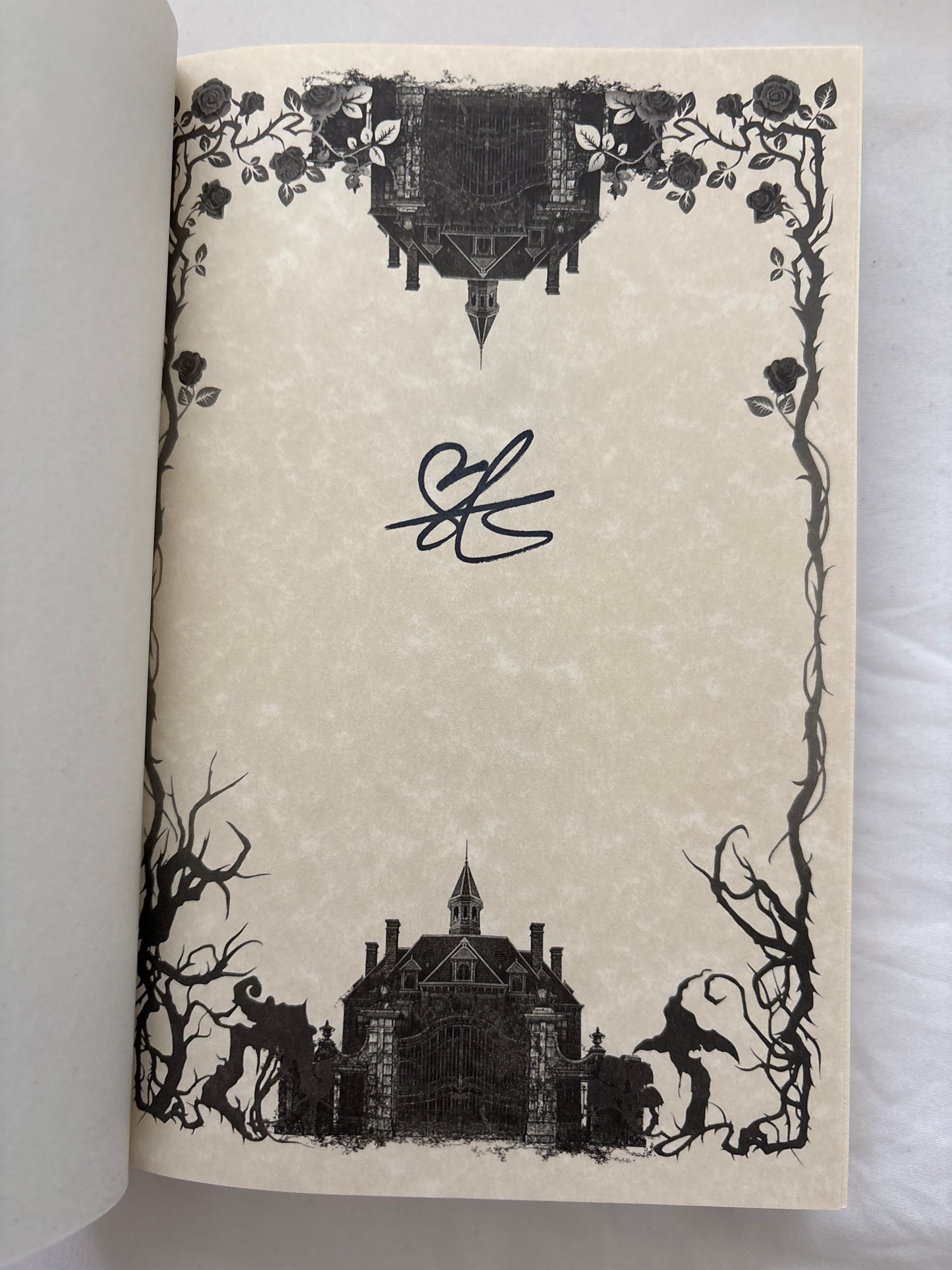 Signed: Gallant by V.E. Schwab (Hardcover)