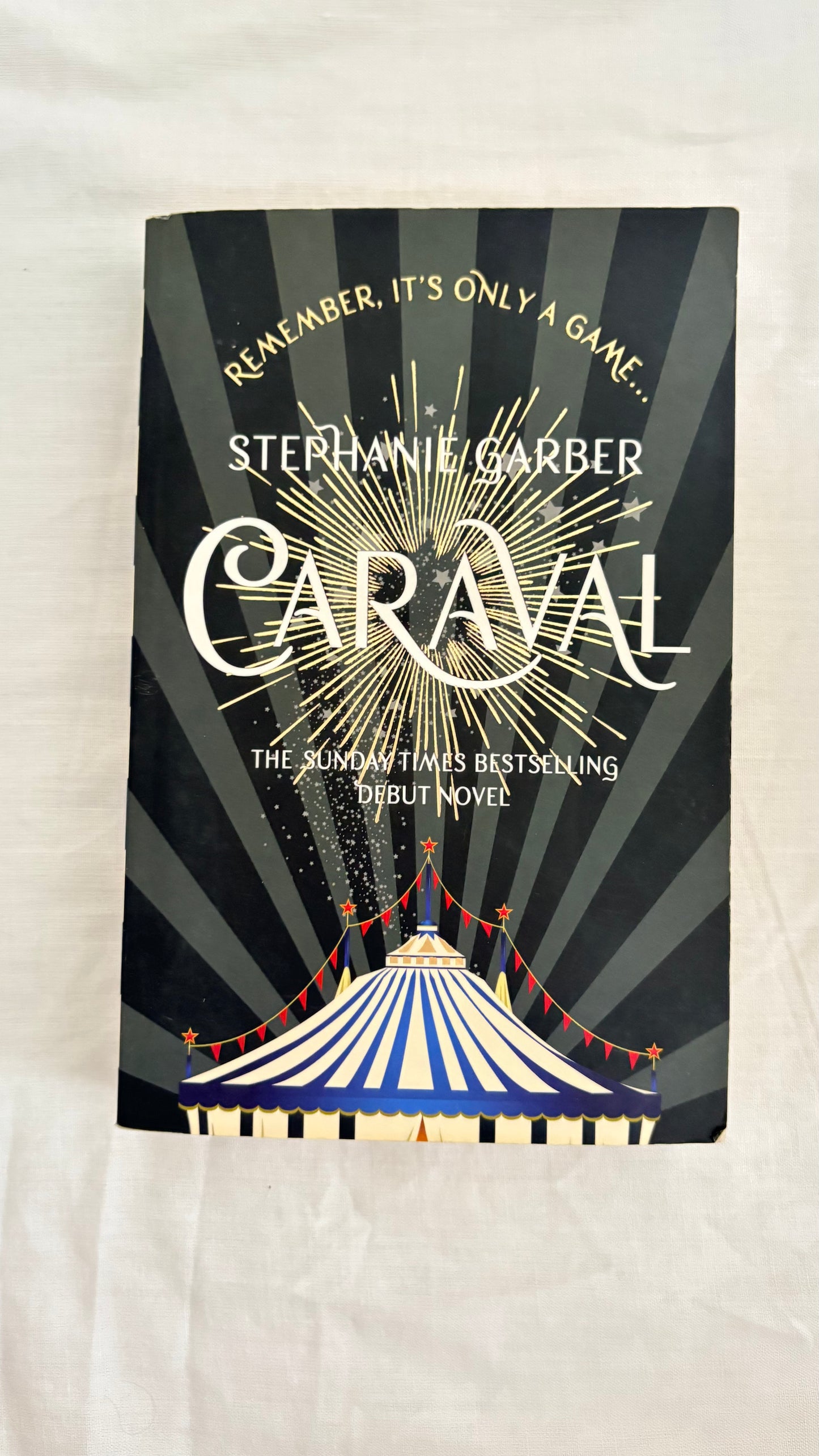 Caraval by Stephanie Garber (Paperback)