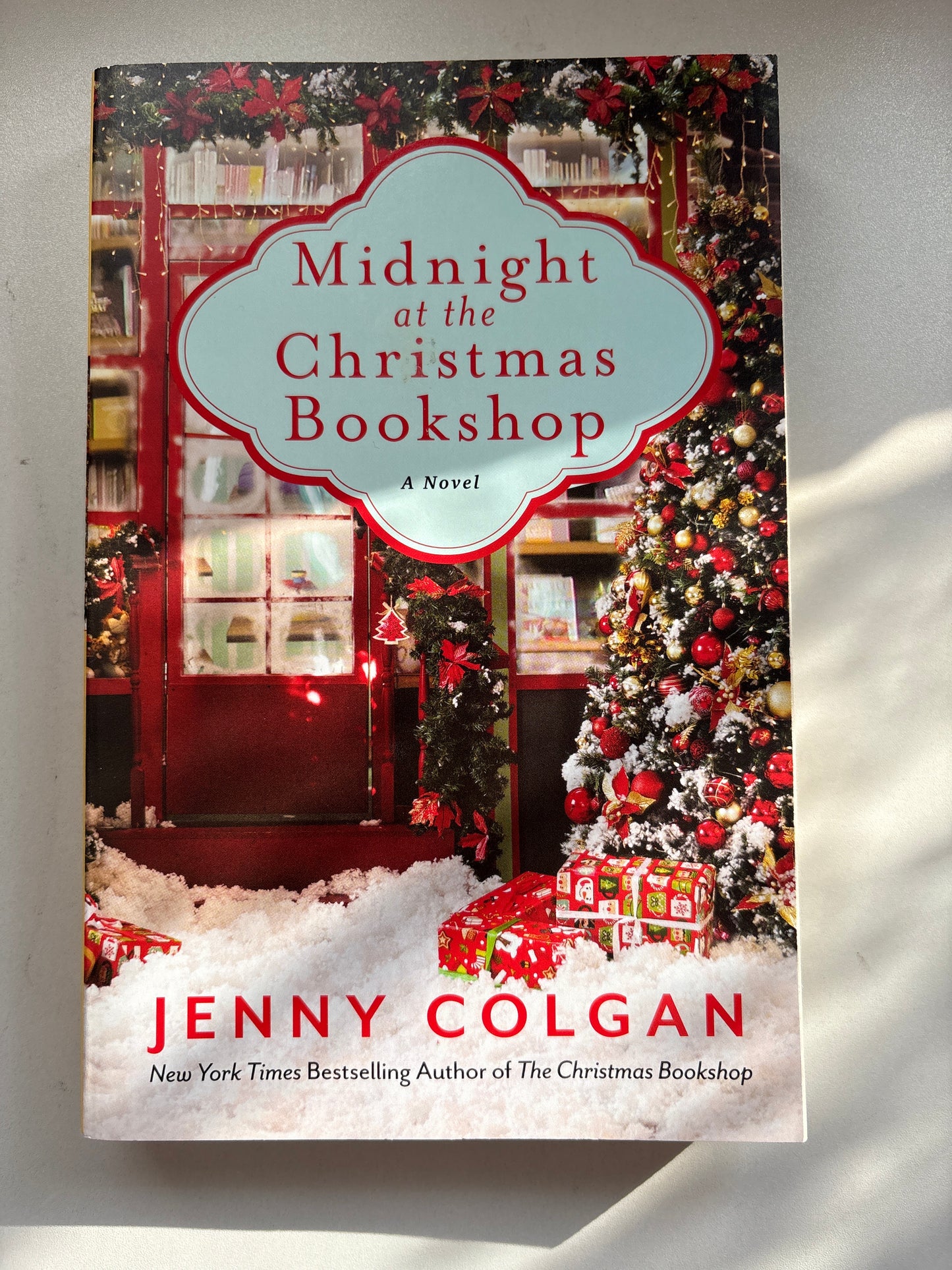 Midnight at the Christmas bookshop by Jenny Colgan (Paperback)