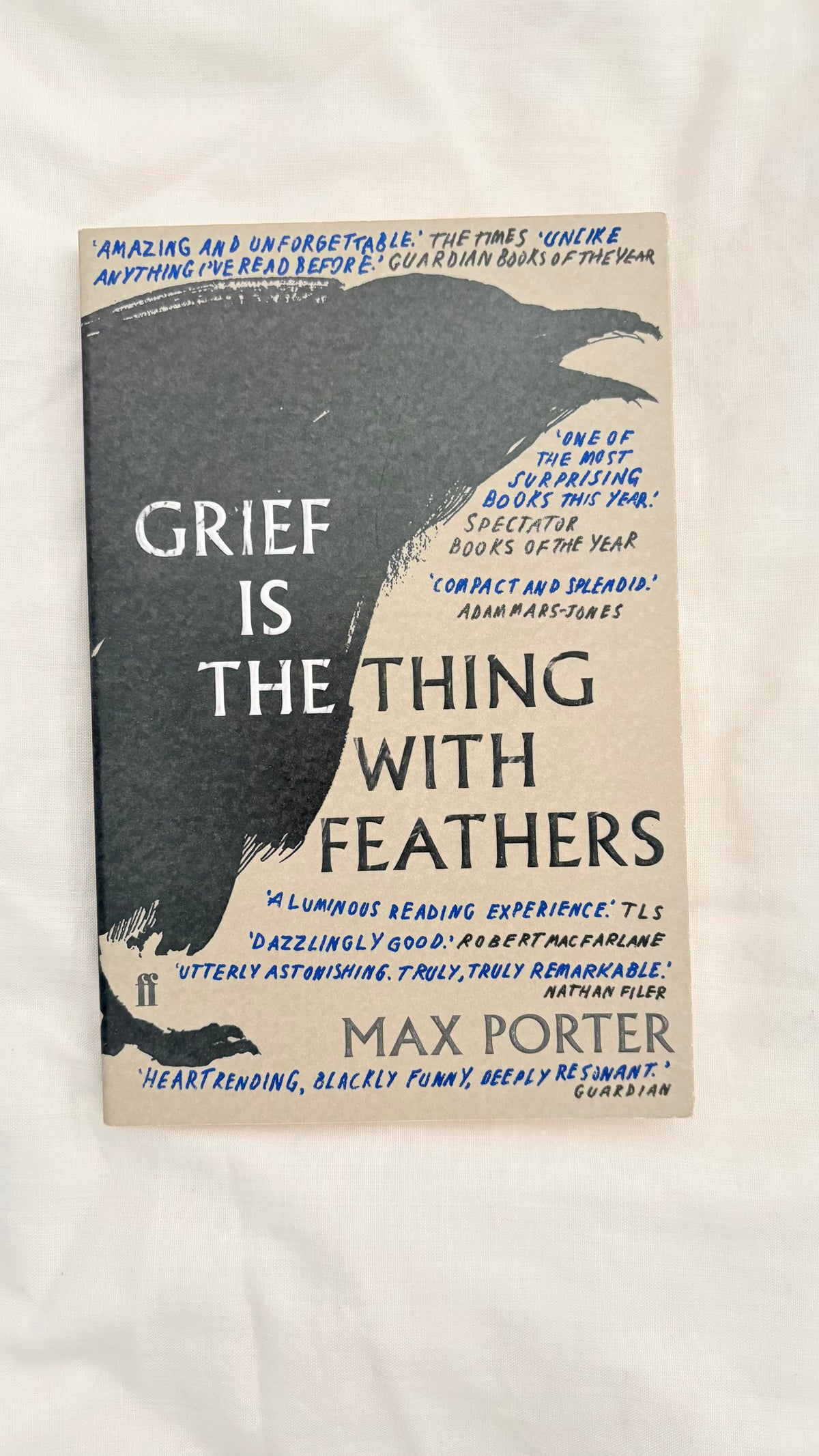 Grief is the thing with feather by Max Porter (Paperback)