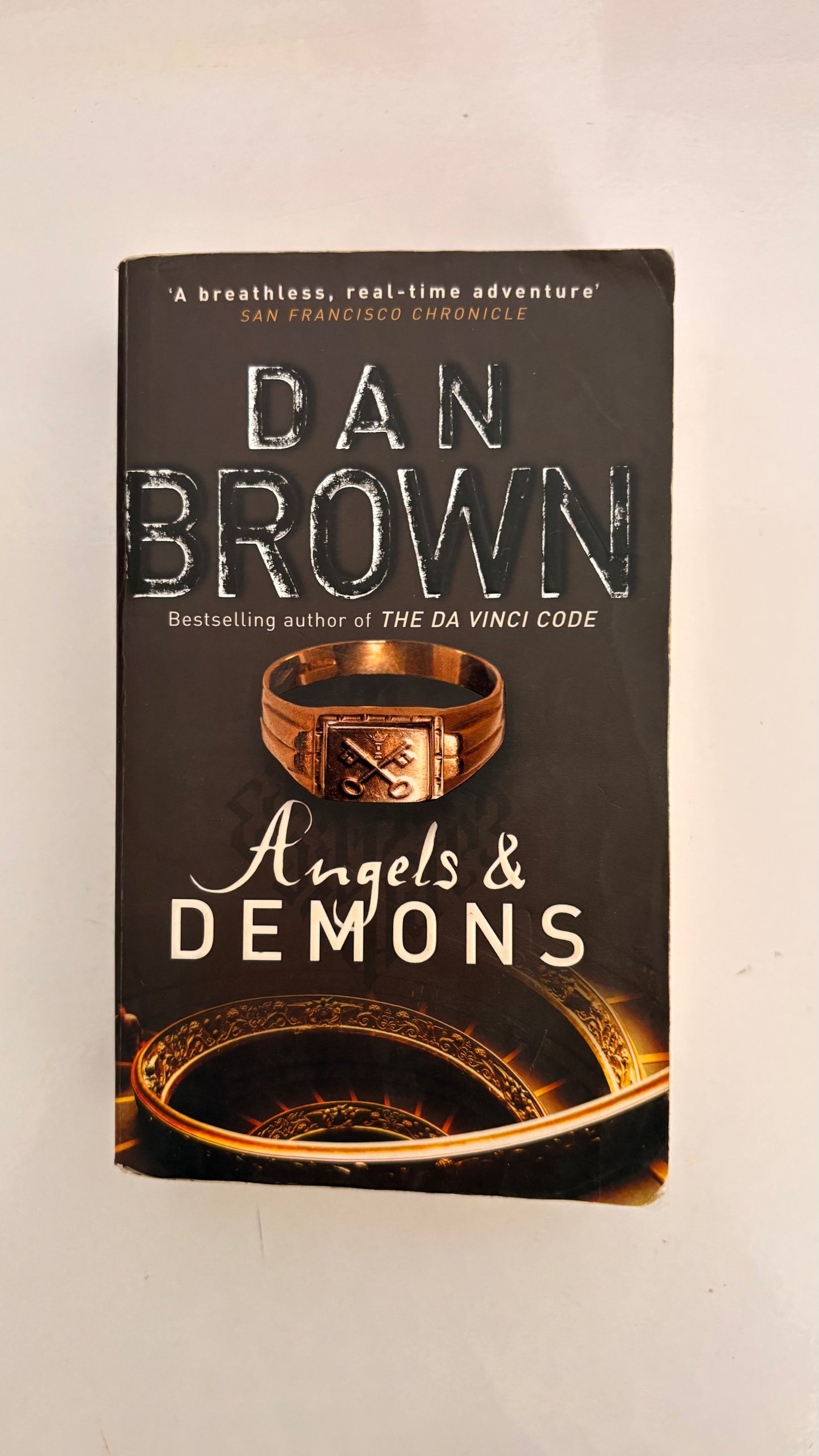 Angels and demons by Dan Brown (Paperback)
