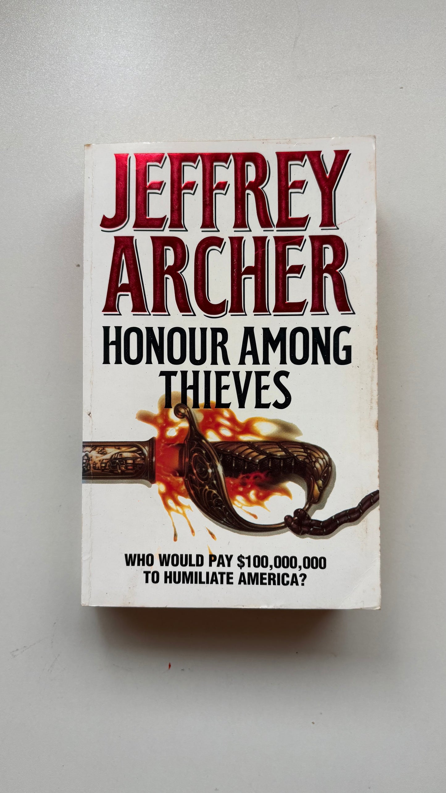 Honour among thieves by Jeffrey Archer (Paperback)