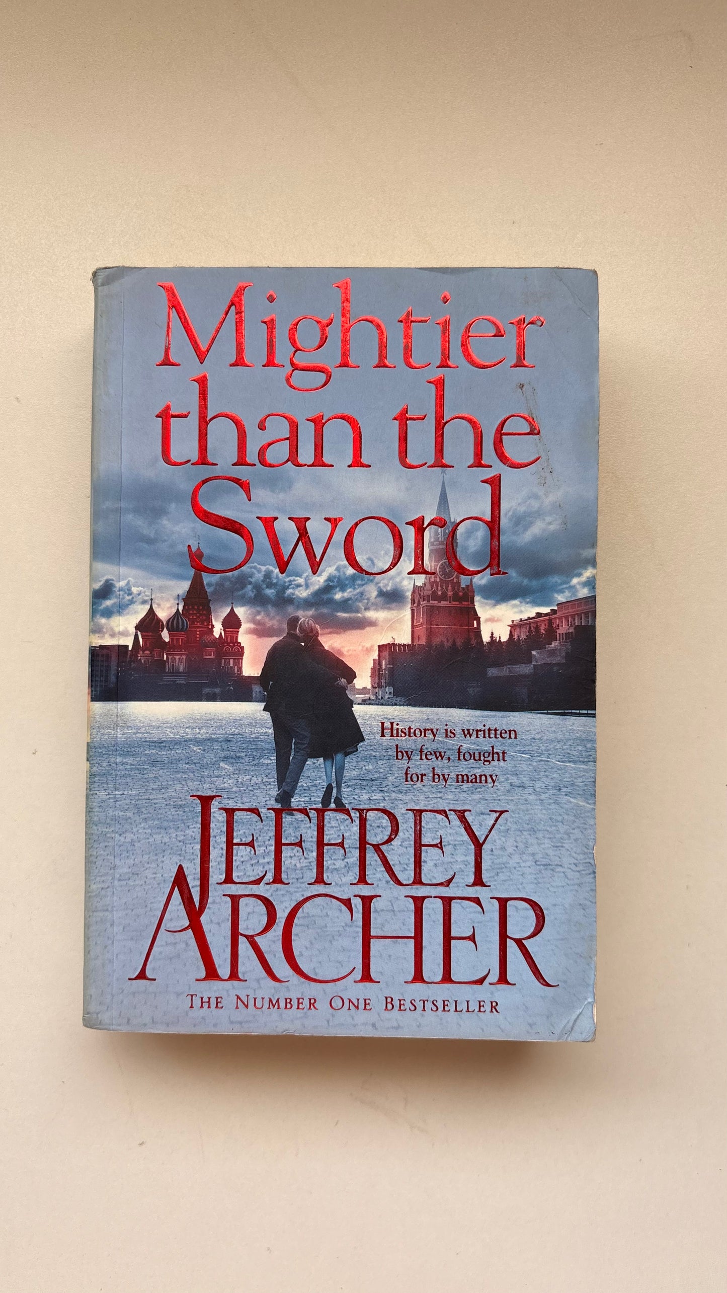 Mightier than the sword by Jeffrey Archer (Paperback)