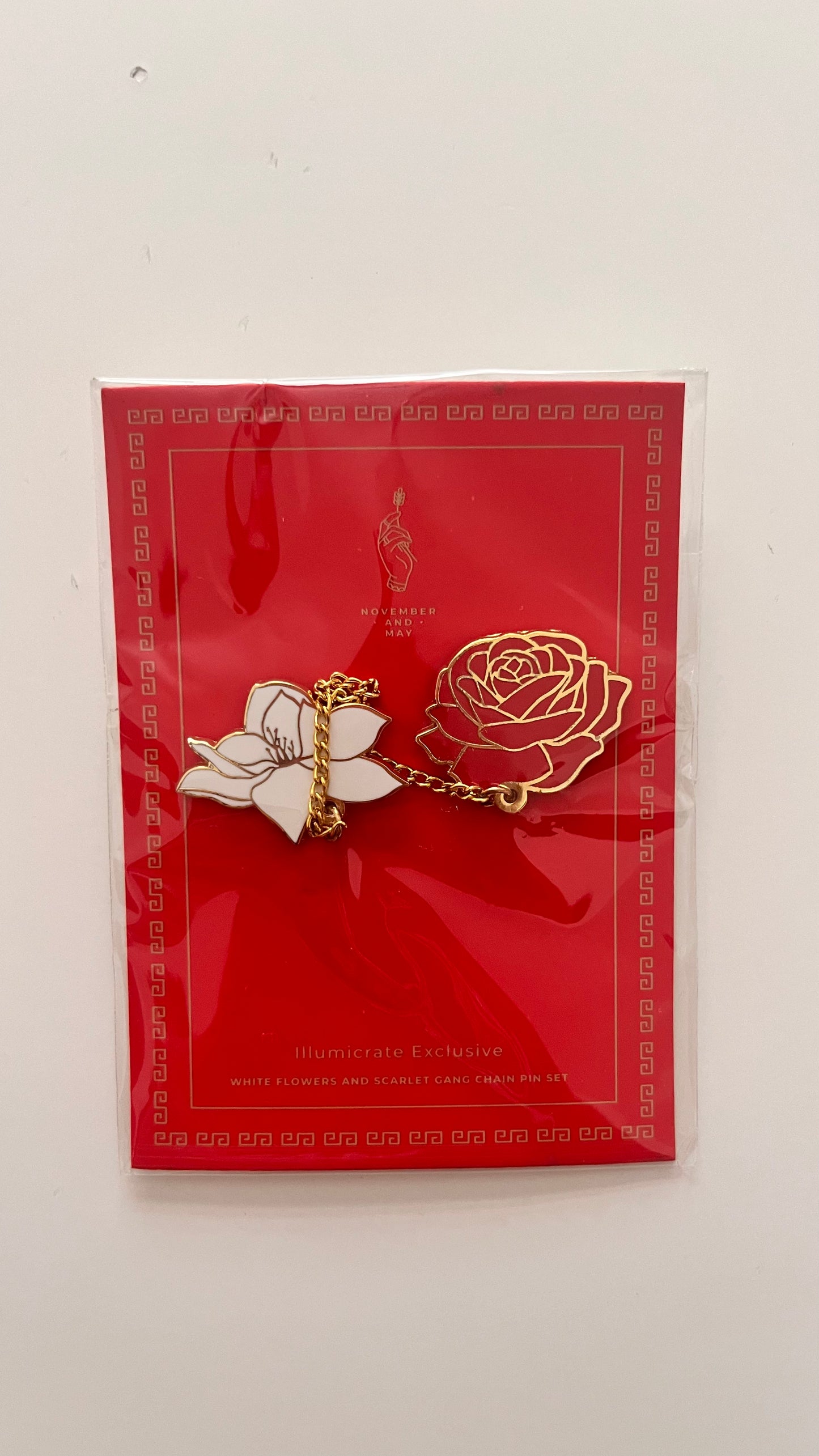 White Flowers and Scarlet Gang Chain Pin Set