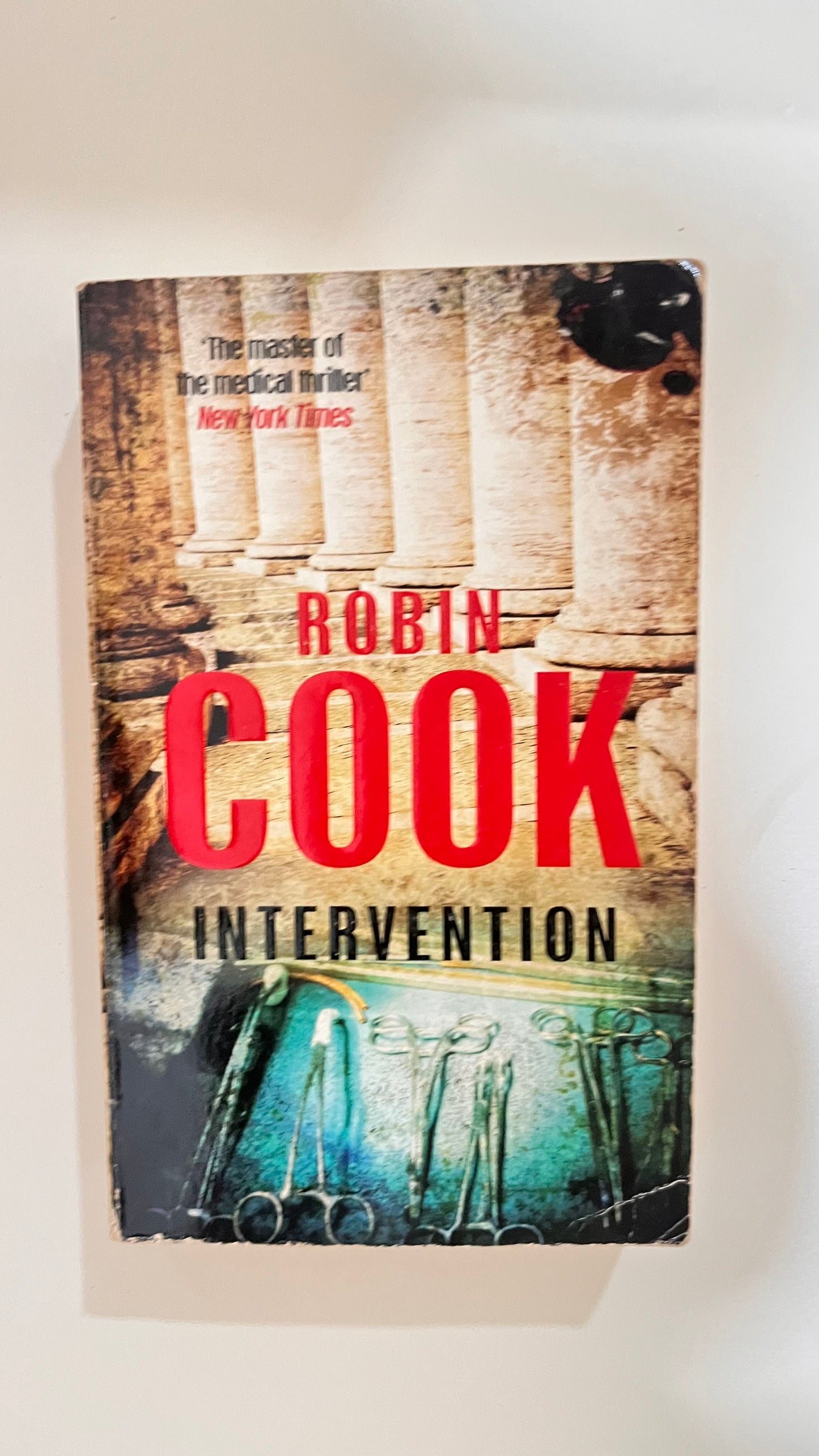 Hardcover of Intervention by Robin Cook, with a suspenseful and dramatic cover.