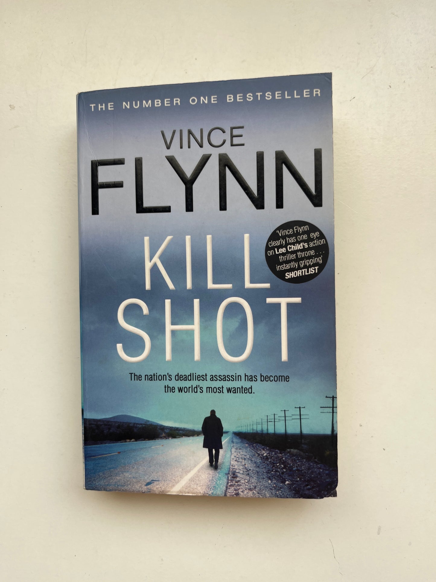 Cover of Kill Shot by Vince Flynn, featuring a covert operative theme.