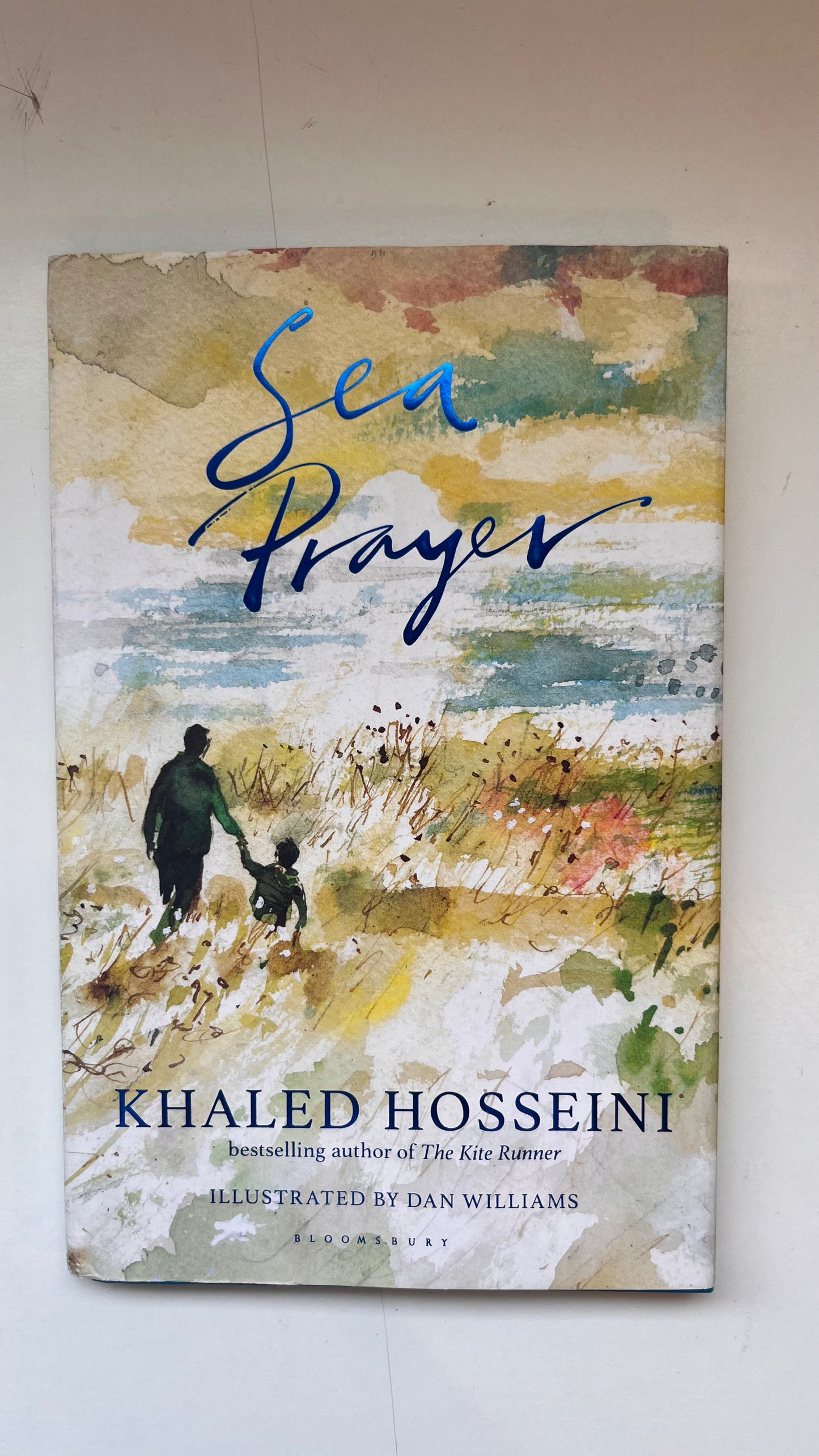 Book cover of 'Sea Prayer' by Khaled Hosseini on a white background