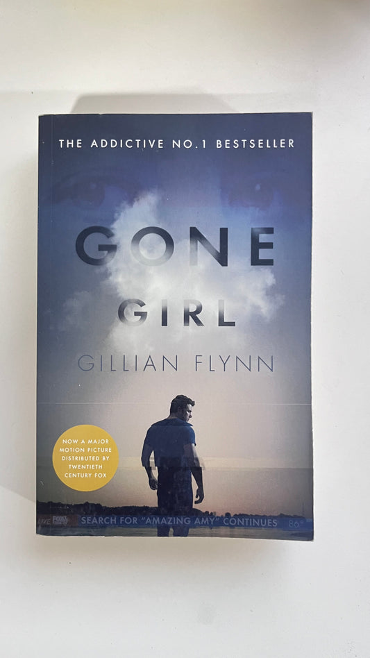 Gone girl by Gillian Flynn (Paperback)