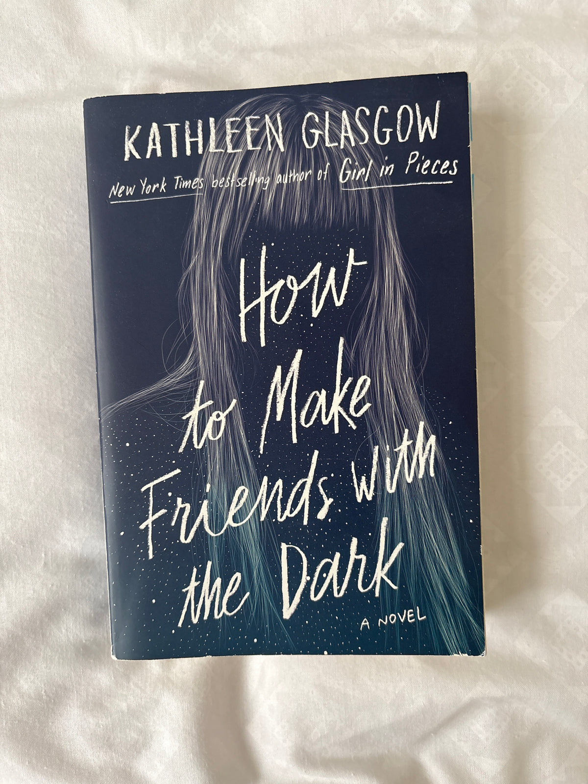 How to make friends with the dark by Kathleen Glasgow (Paperback)