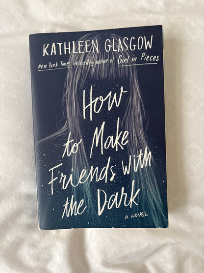 How to make friends with the dark by Kathleen Glasgow (Paperback)