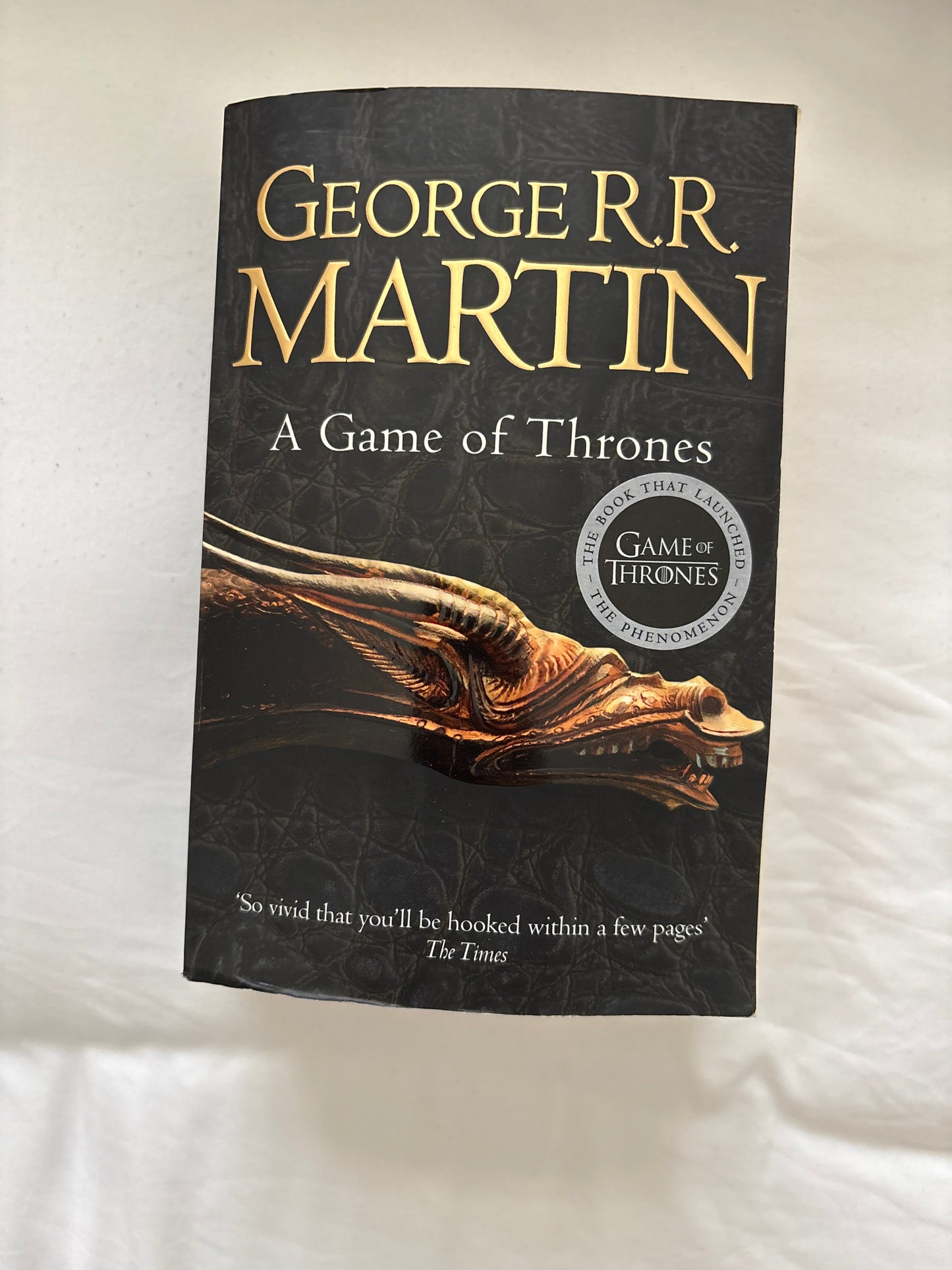 A game of thrones by George R.R. Martin (paperback)