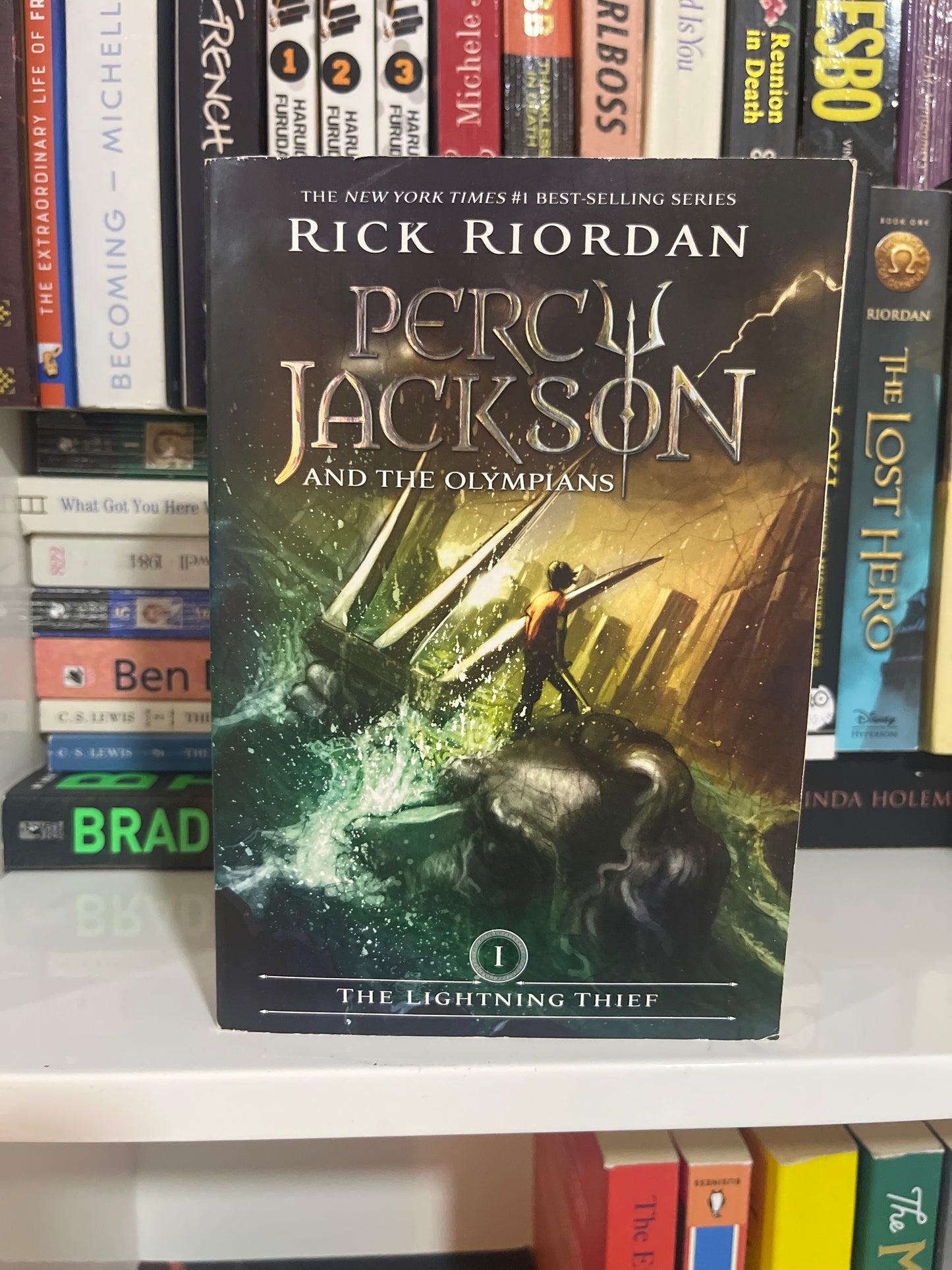 Percy Jackson: The lightningtheif by Rick Riordan (Paperback)