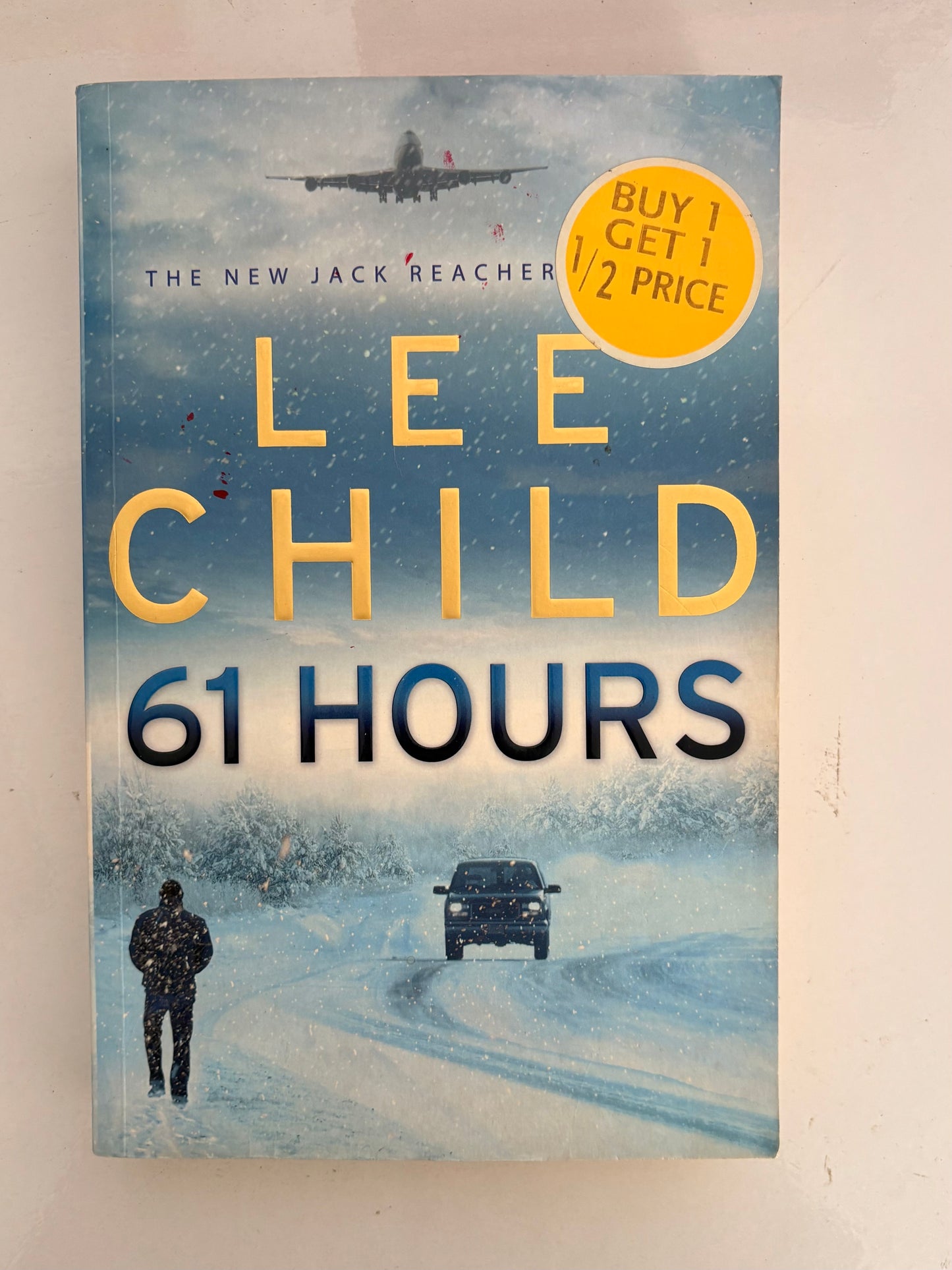 61 hours by Lee Child (paperback)