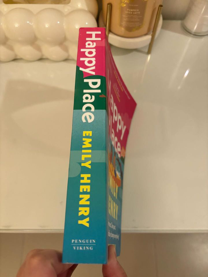 Happy place by Emily Henry (Paperback)