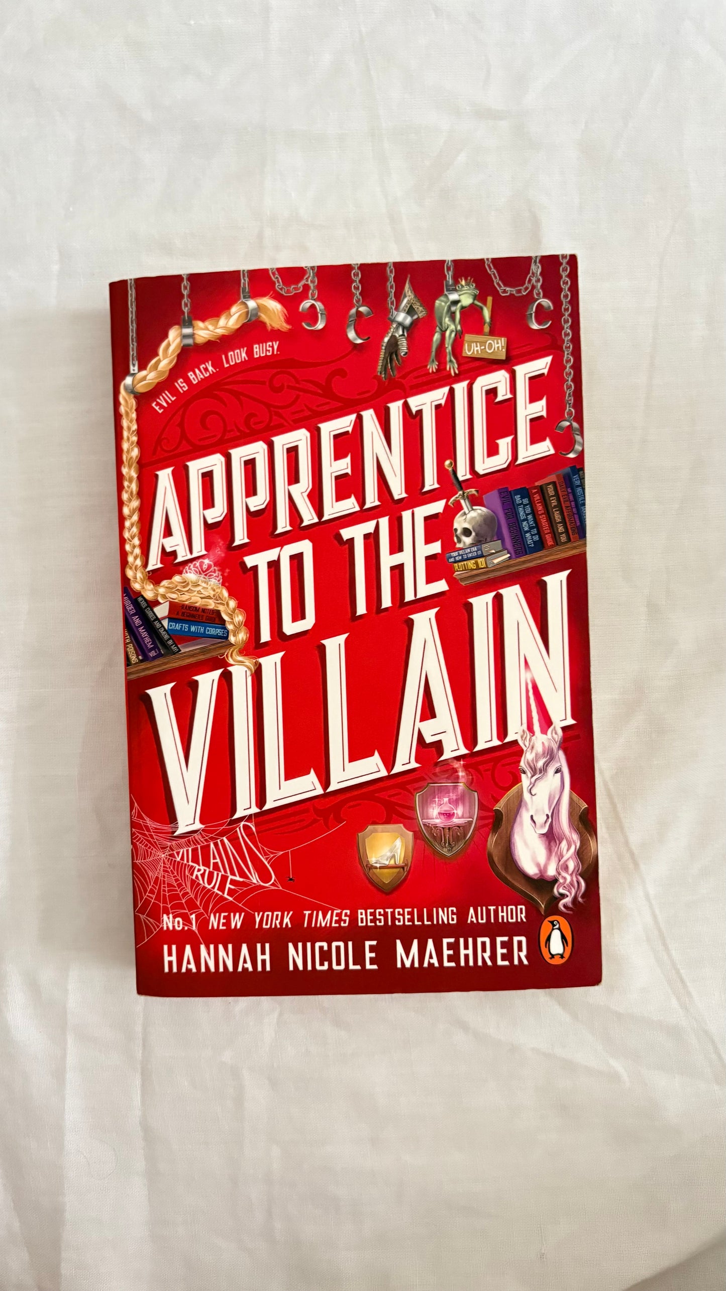 Apprentice to the villain by Hannah Nicole Maehrer (Paperback)