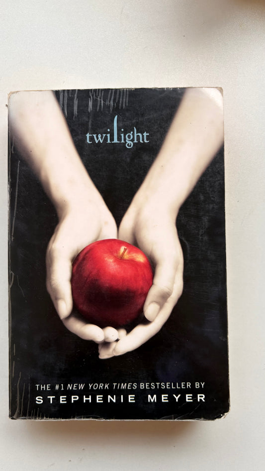 Twilight by Stephenie Meyer (Paperback)