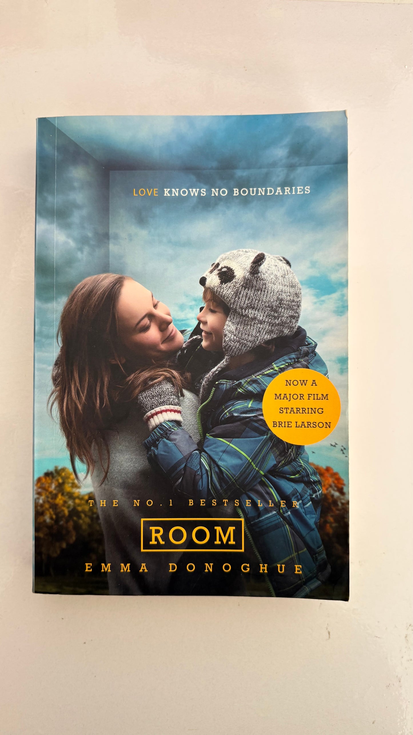 Room by Emma Donoghue (Paperback)
