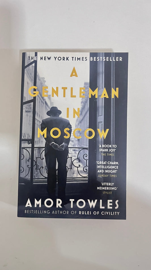 A Gentleman in Moscow by Amor Towles (Papeback)