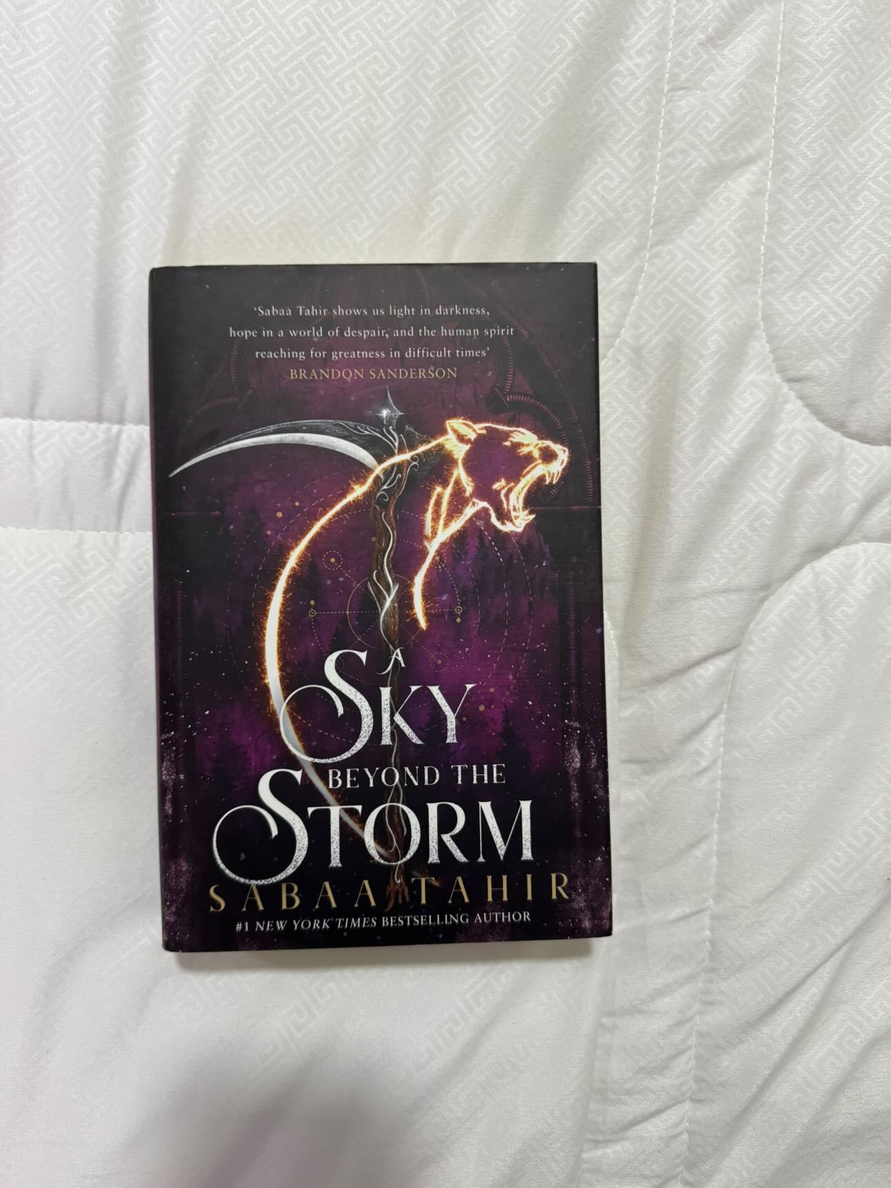 A sky beyond the storm by Sabaa Tahir (Paperback)