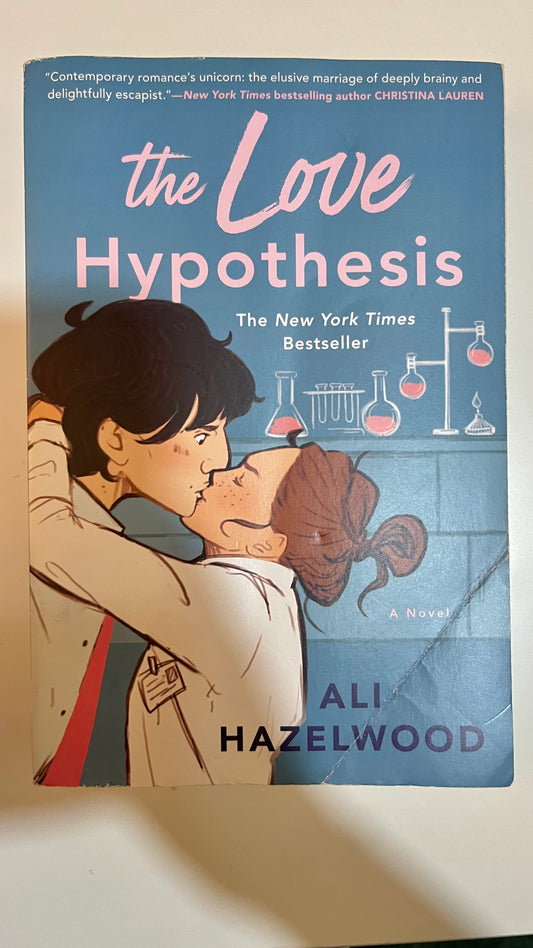 Love hypothesis by Ali Hazelwood (Paperback)