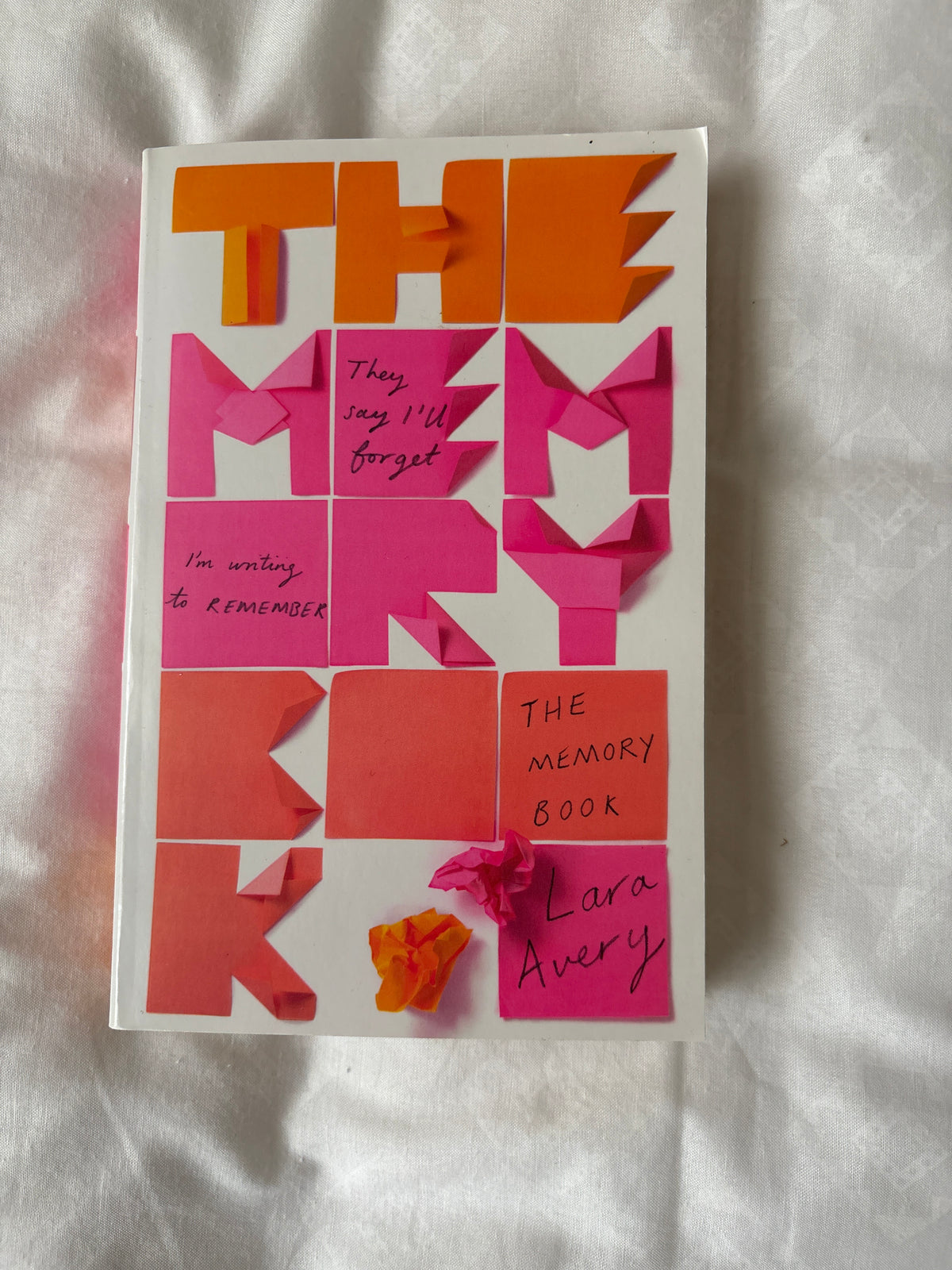 The memory book by Lara Avery (Paperback)