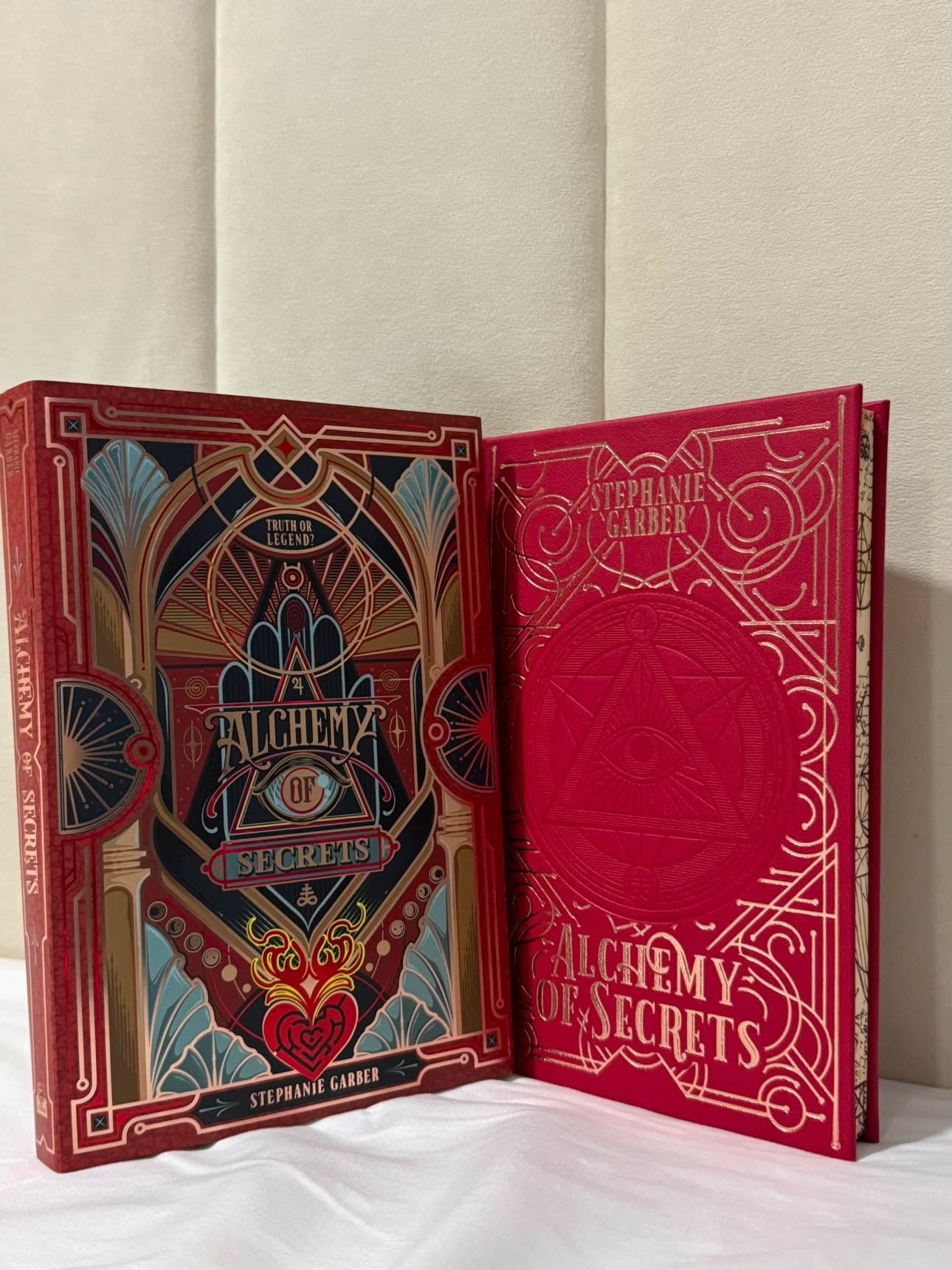 Bookishbox: Alchemy of secrets by Stephanie Garber (Hardcover)