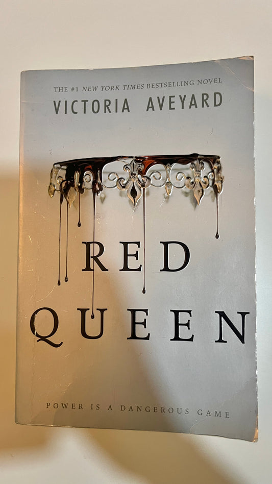 Red Queen by Victoria Aveyard (Paperback)