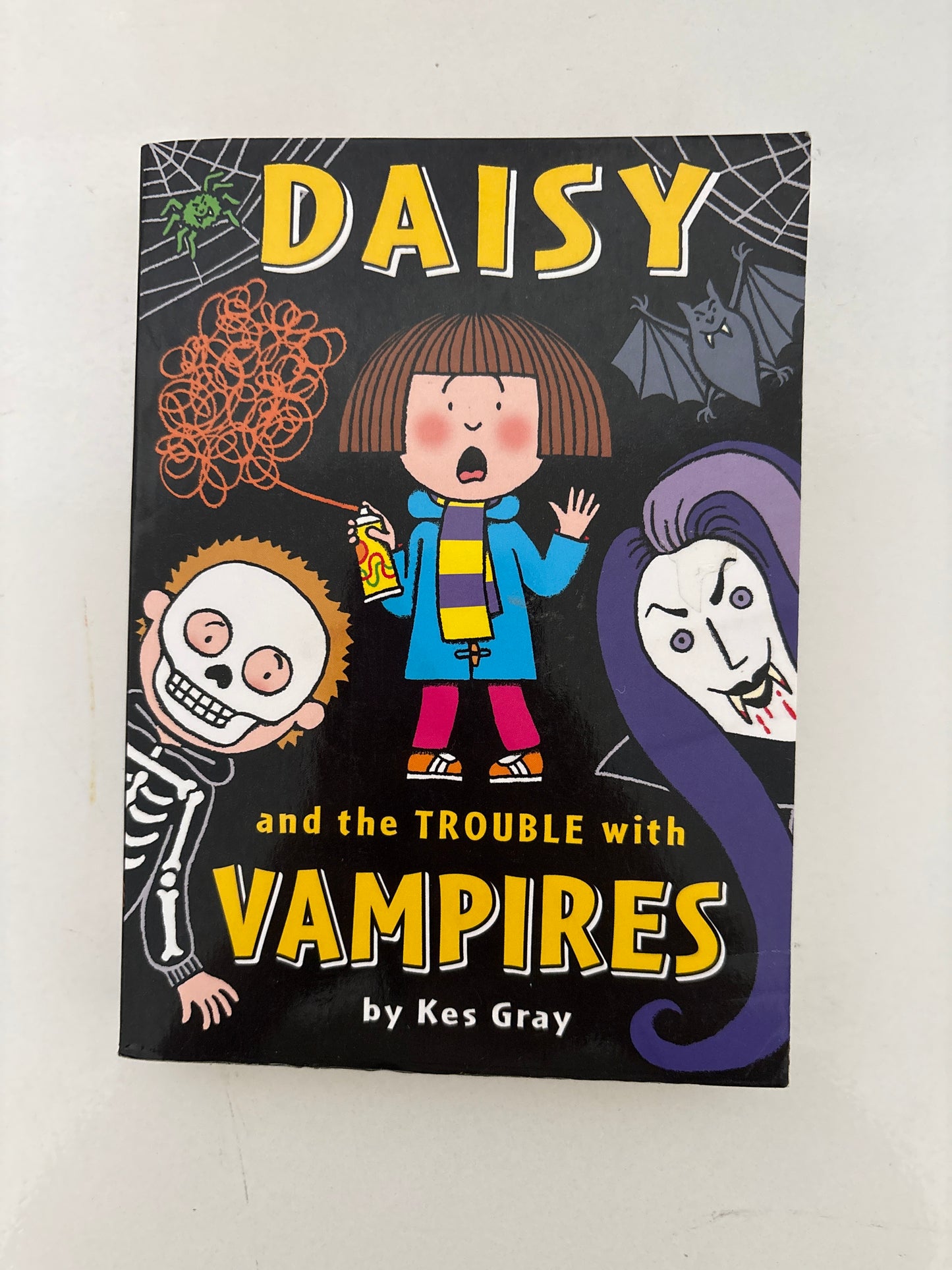 Daisy and the trouble with vampires by Kes Gray (Paperback)