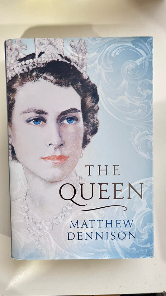 The Queen by Matthew Dennison (Hardcover)