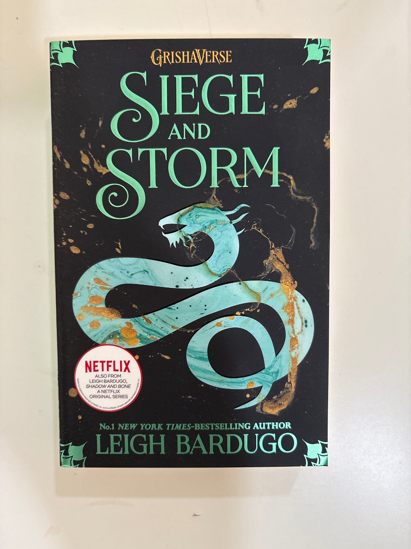 Seige and storm by Leigh Bardugo (Paperback)