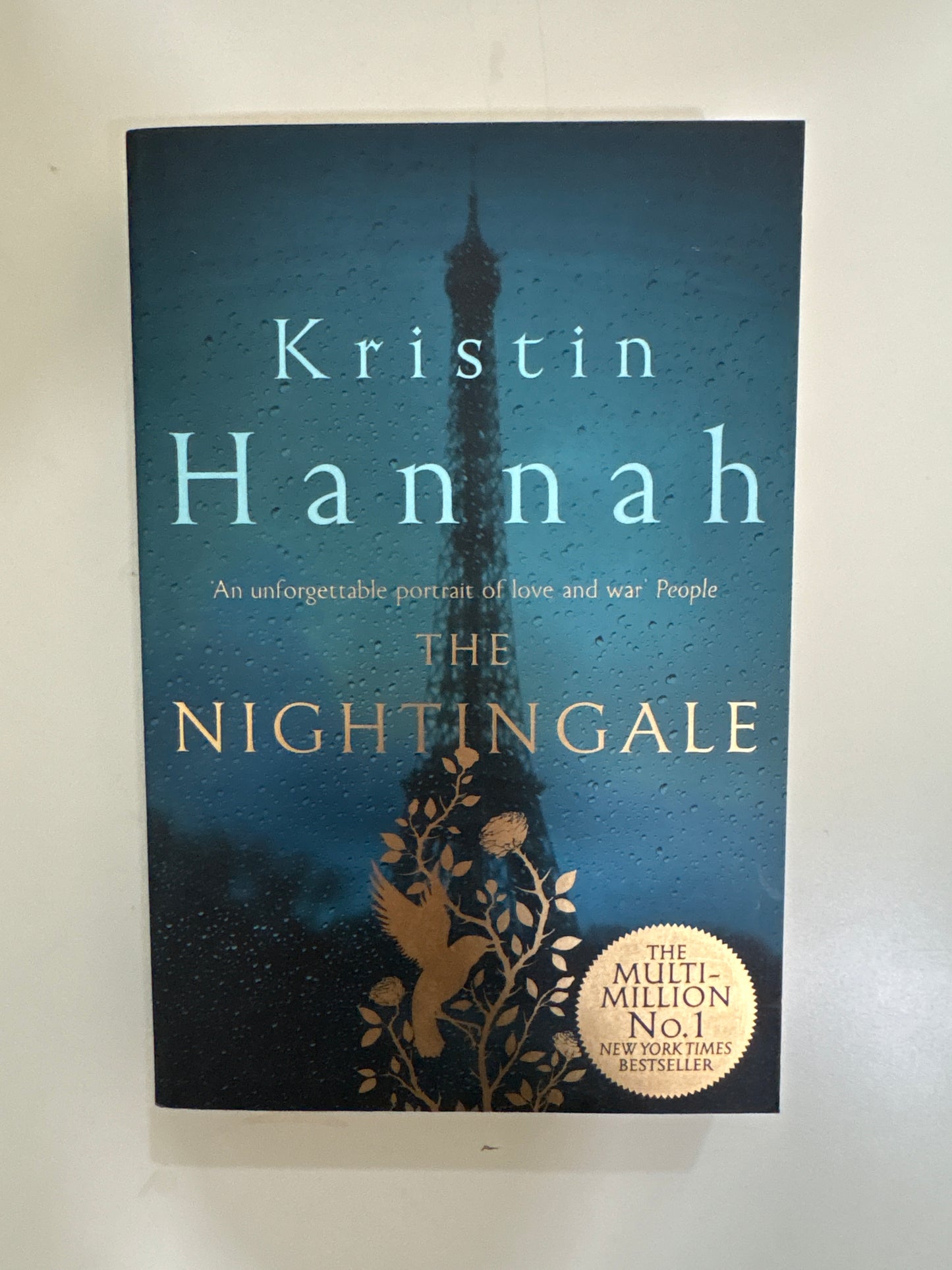 The nightingale by Kristin Hannah (Paperback)