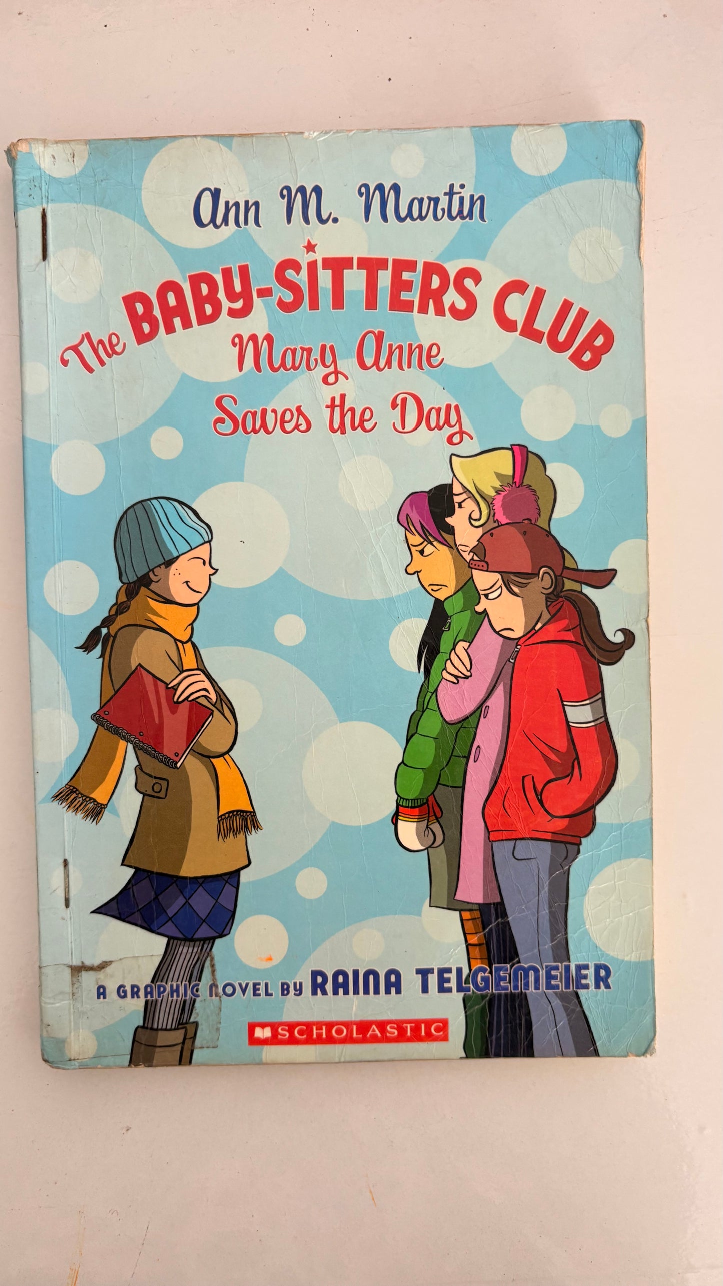 The Babysitters Club : Mary Anne Saves the day by Raina Telgemier (Paperback)