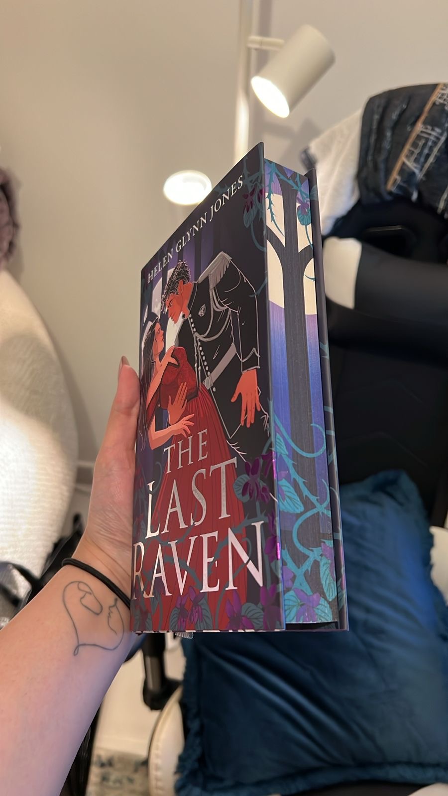 The Last Raven by Helen Glynn Jones (Hardcover)