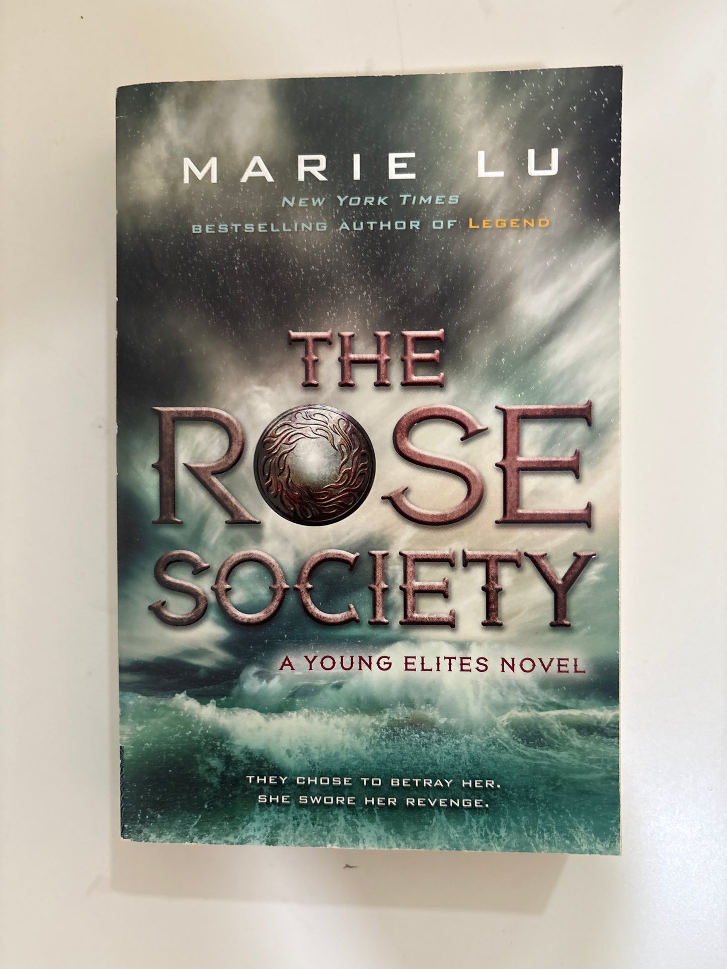 The rose society by Marie Lu (Paperback)