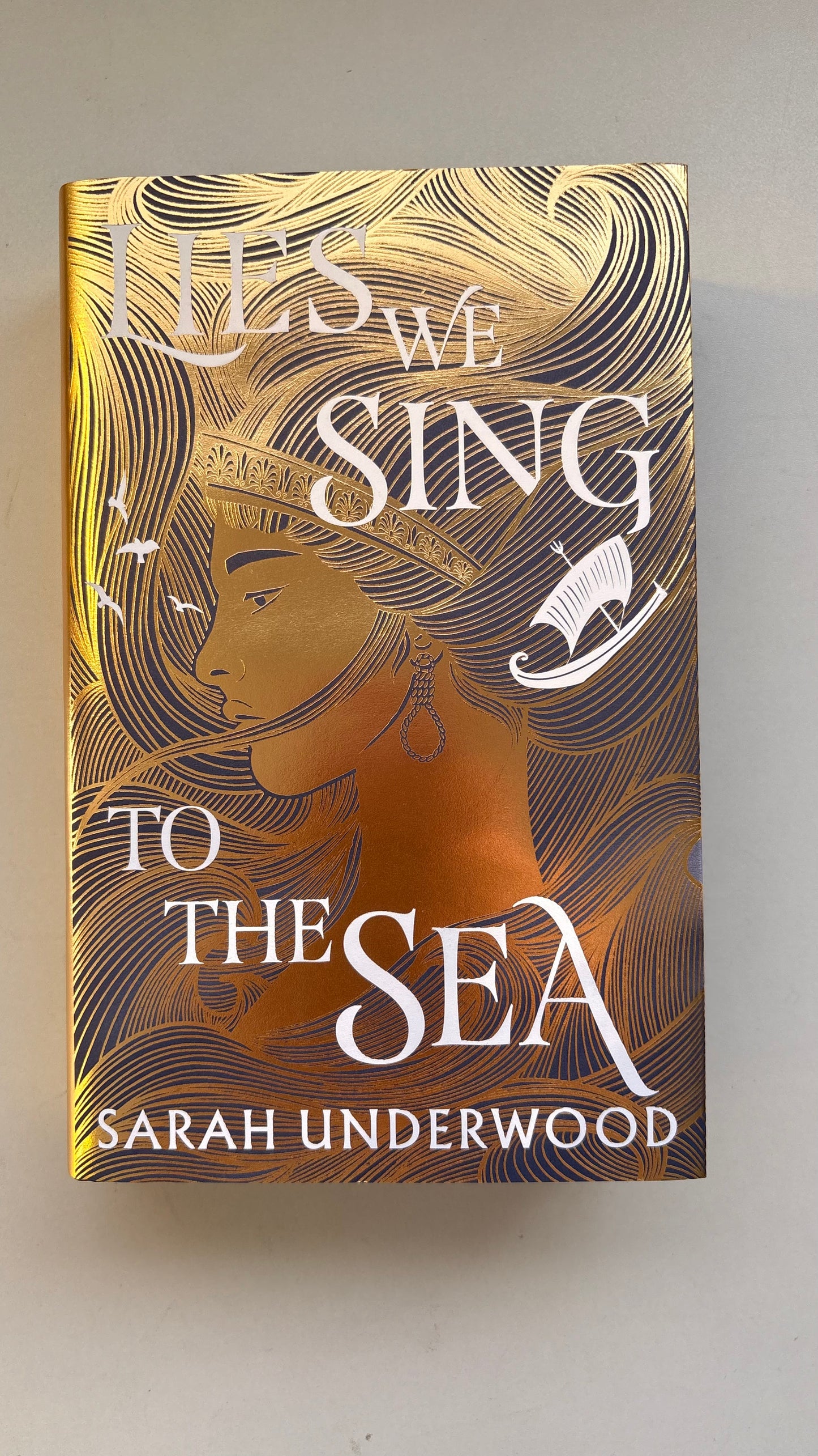 Illumicrate: Lies we sing to the sea by Sarah Underwood (Hardcover)