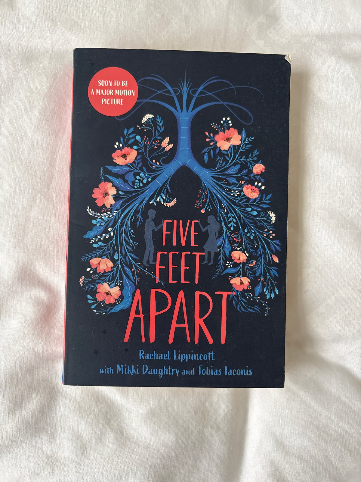 Five feet apart by Rachel Lippincott (Paperback)