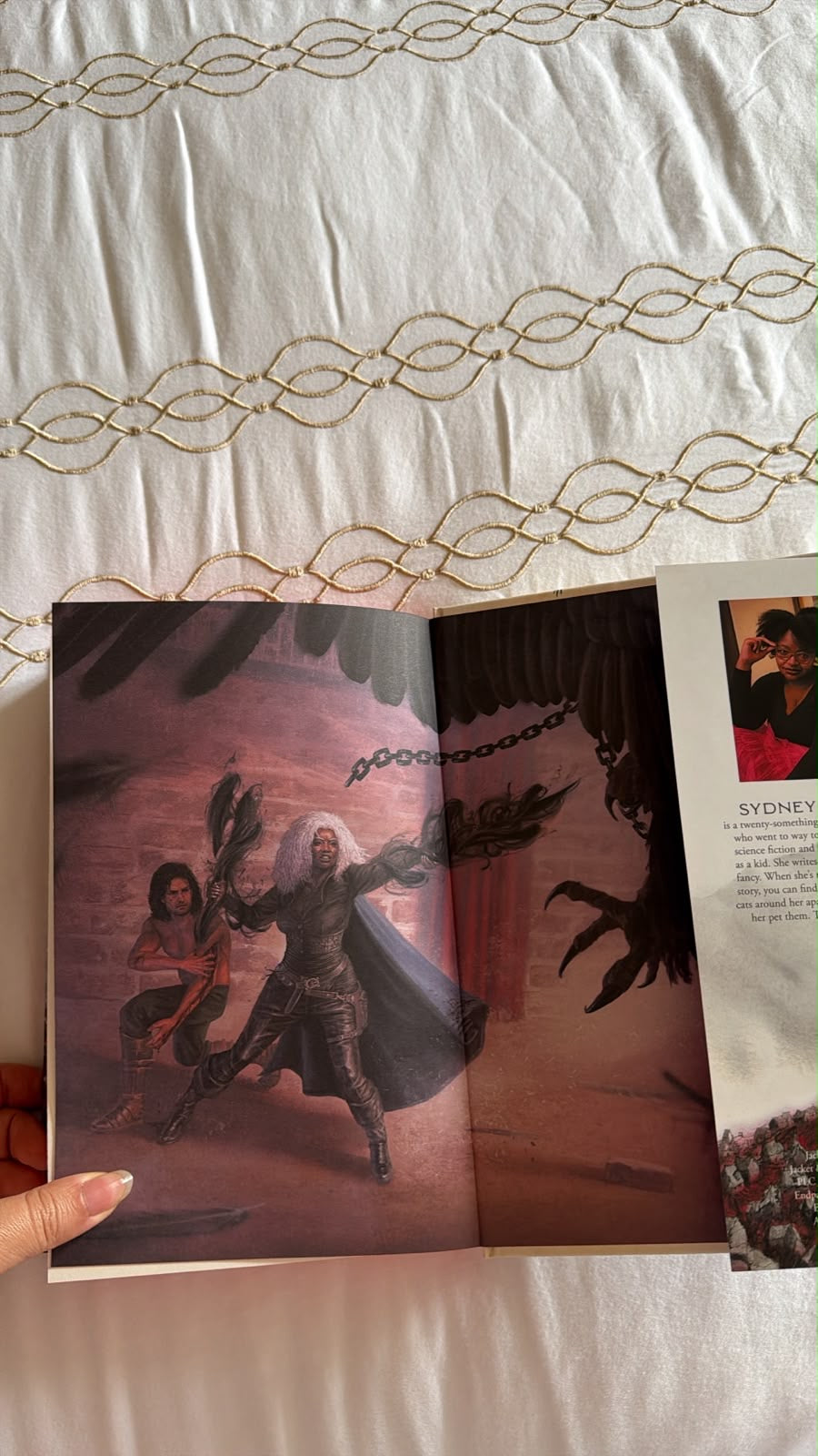 Illumicrate: A viper among kings by Sydney Olivia (Hardcover)