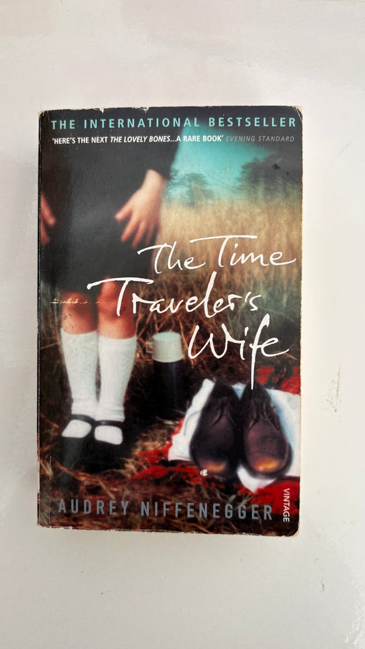 The time travelers wife by Audrey Niffenegger (Paperback)