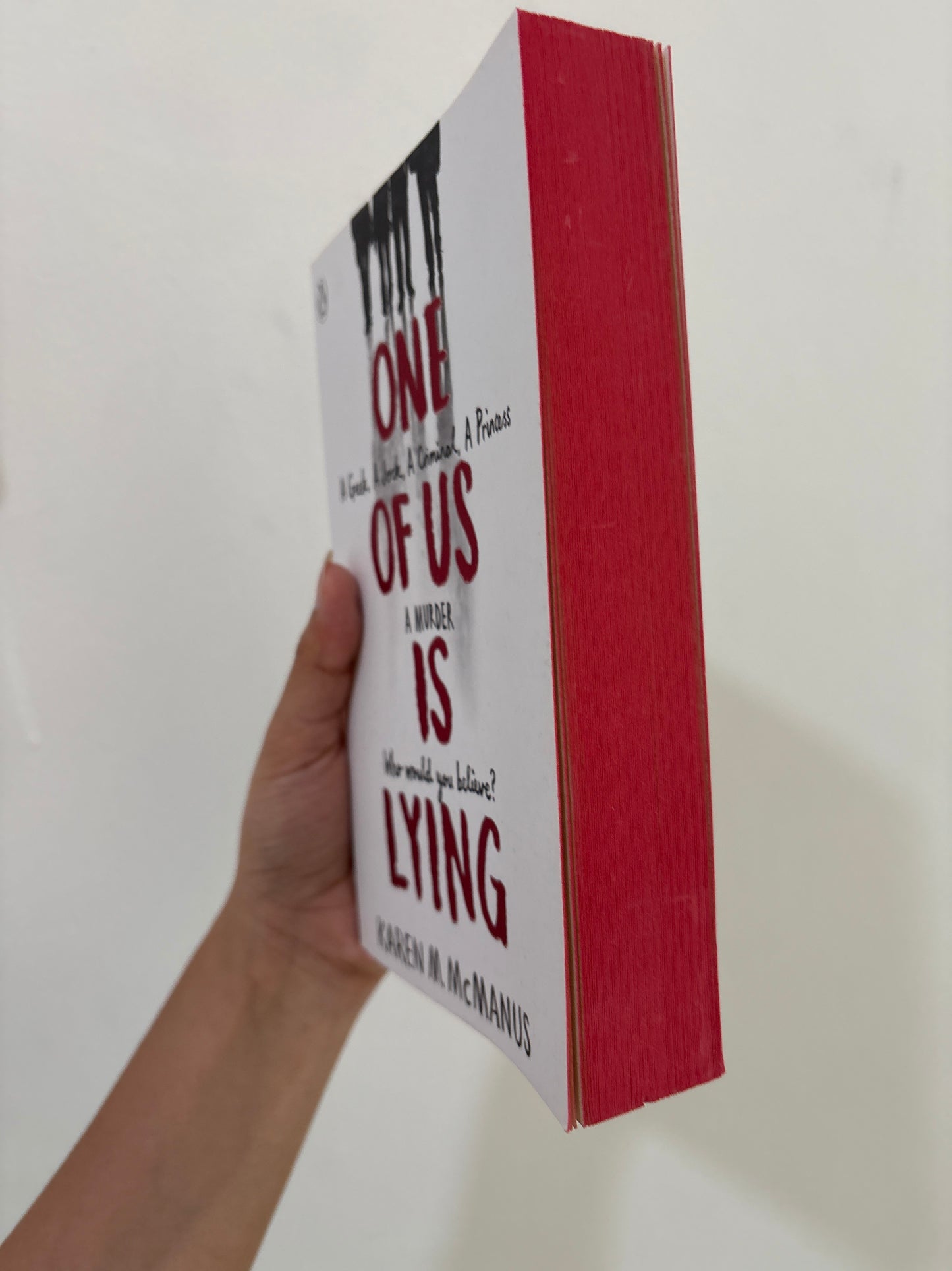 One of us is lying by Karen M. McManus (Paperback)