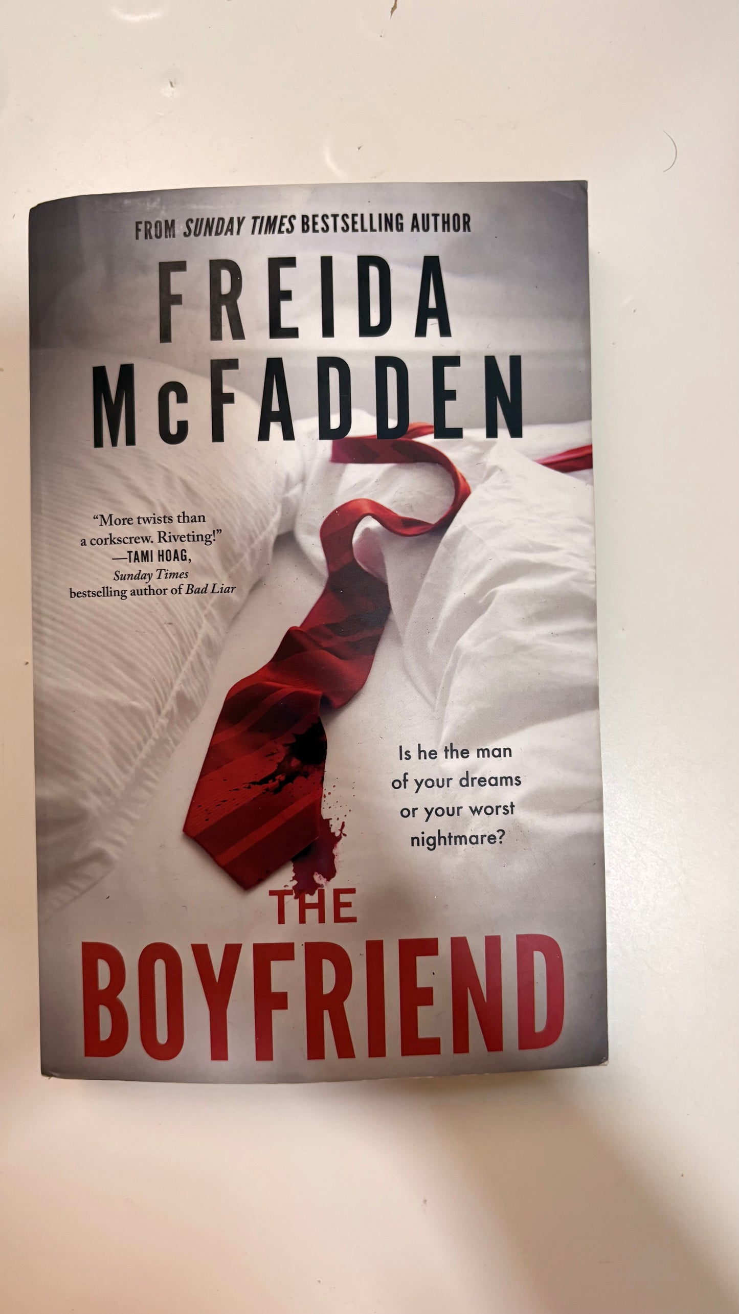 The boyfriend by Freida McFadden (Paperback)